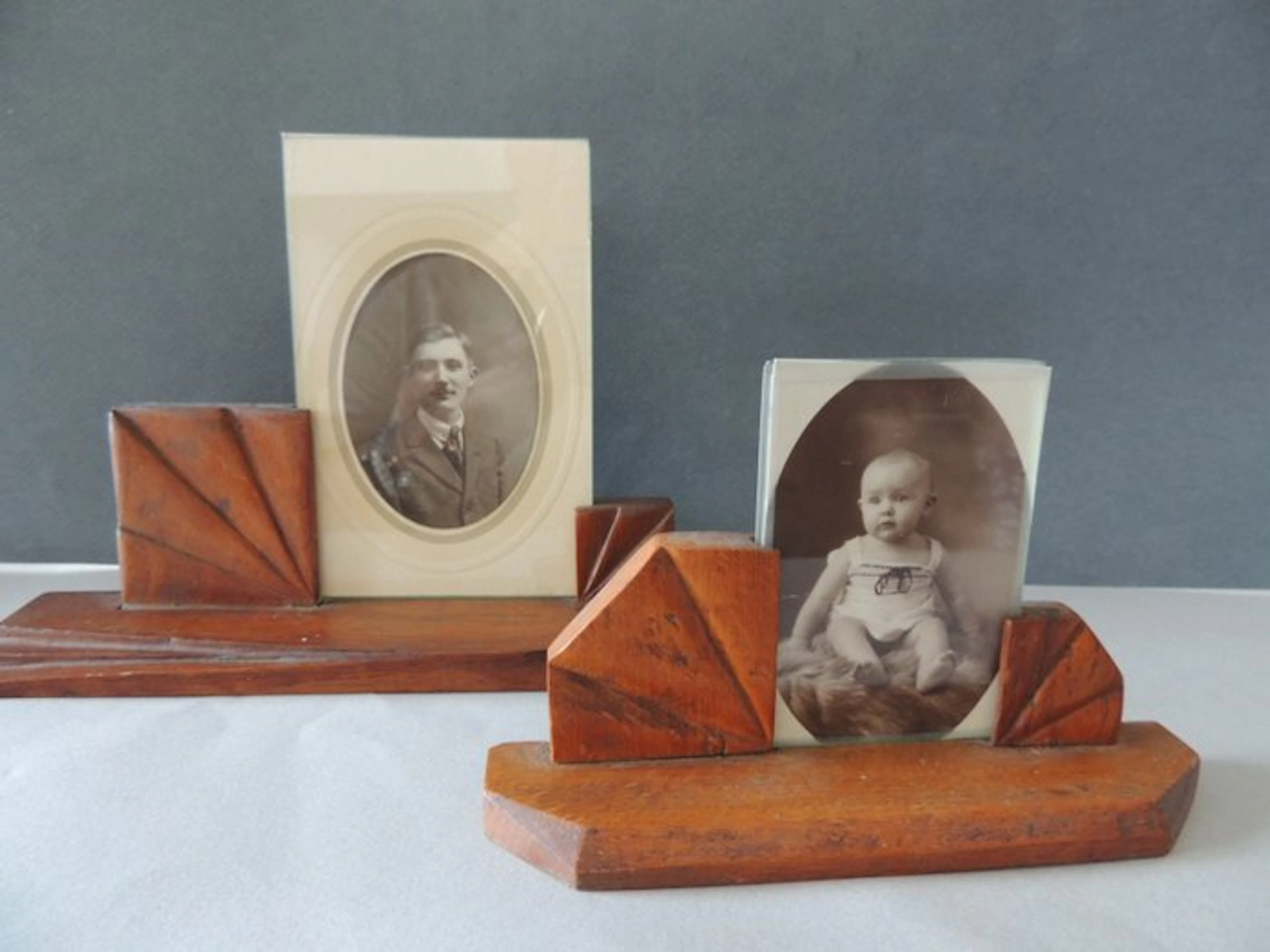 Frame - Two very pretty Art Deco photo frames from the 1930s in walnut wood