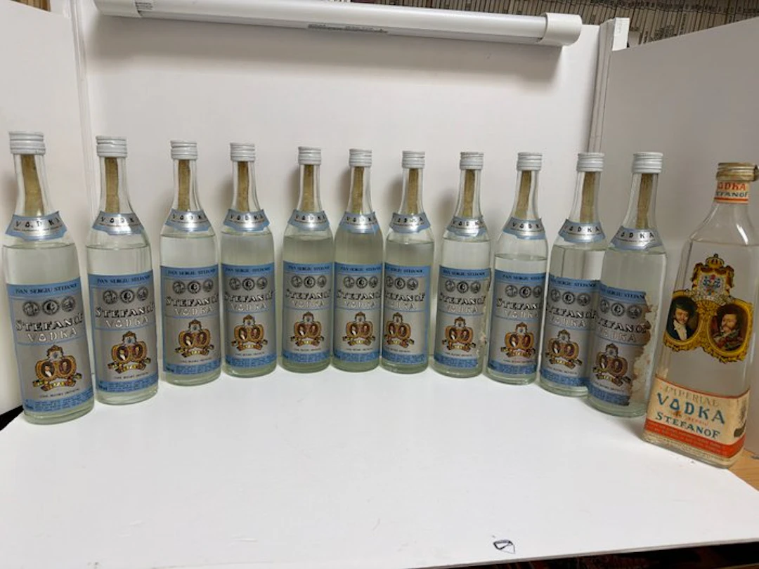 Stefanof Buton - vodka Imperial - b. 1950s, 1980s - 70cl, 75cl