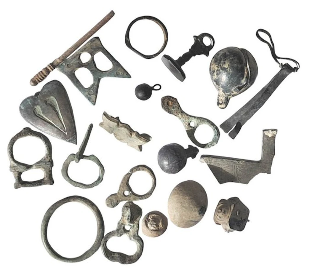 Ancient Roman to Medieval Bronze, lot of 19 items Ring (No reserve price)