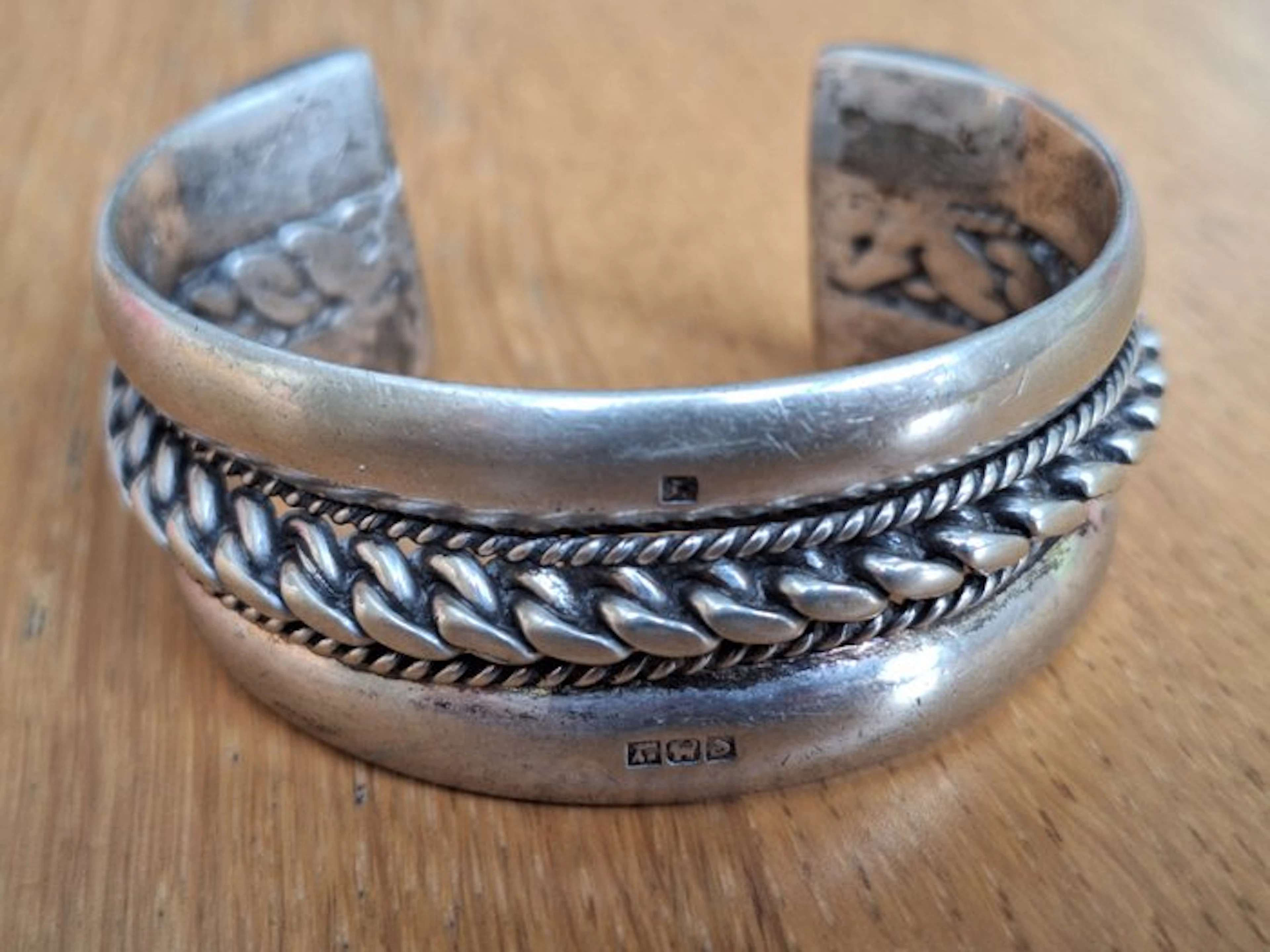 Egyptian cuff bracelet (asawir) — Cairo hallmarks — 96 g...