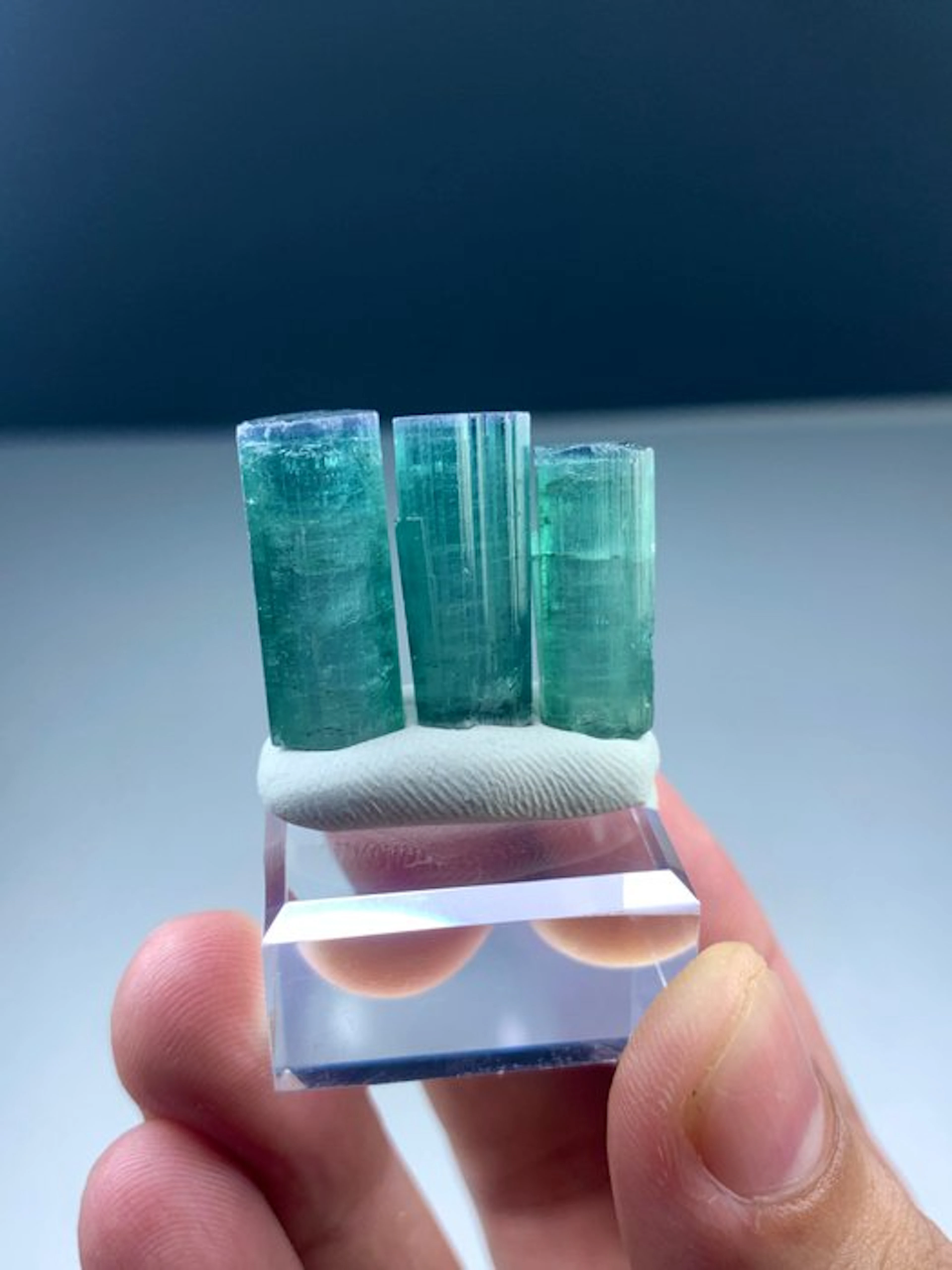 Blue tourmaline Crystals - Height: 22 mm - Width: 7 mm- 11 g - (1)