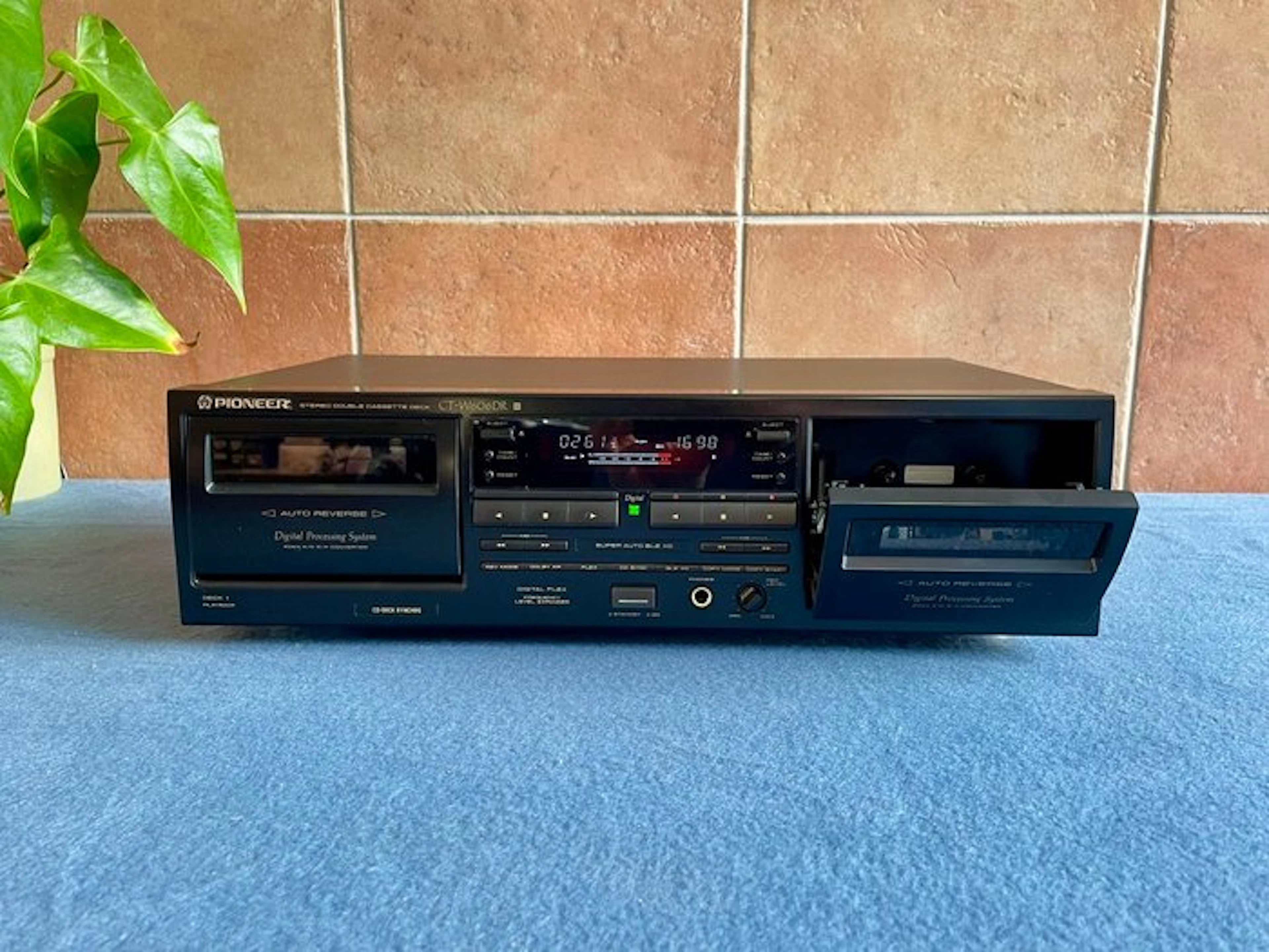 Pioneer - CT-W606DR / Digital NR feat. Dolby HX Pro Double Audio-cassette deck