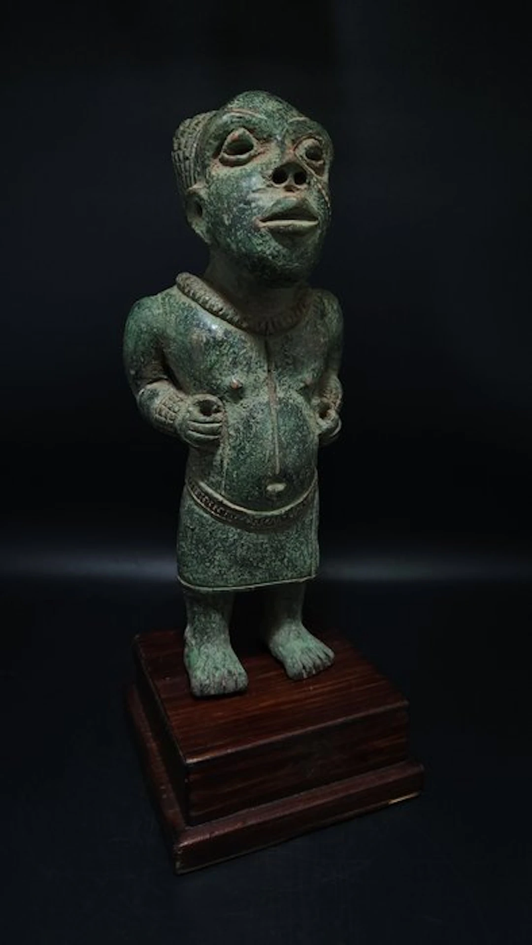 a superb dwarf statuette. - bini /edo - Nigeria (No reserve price)