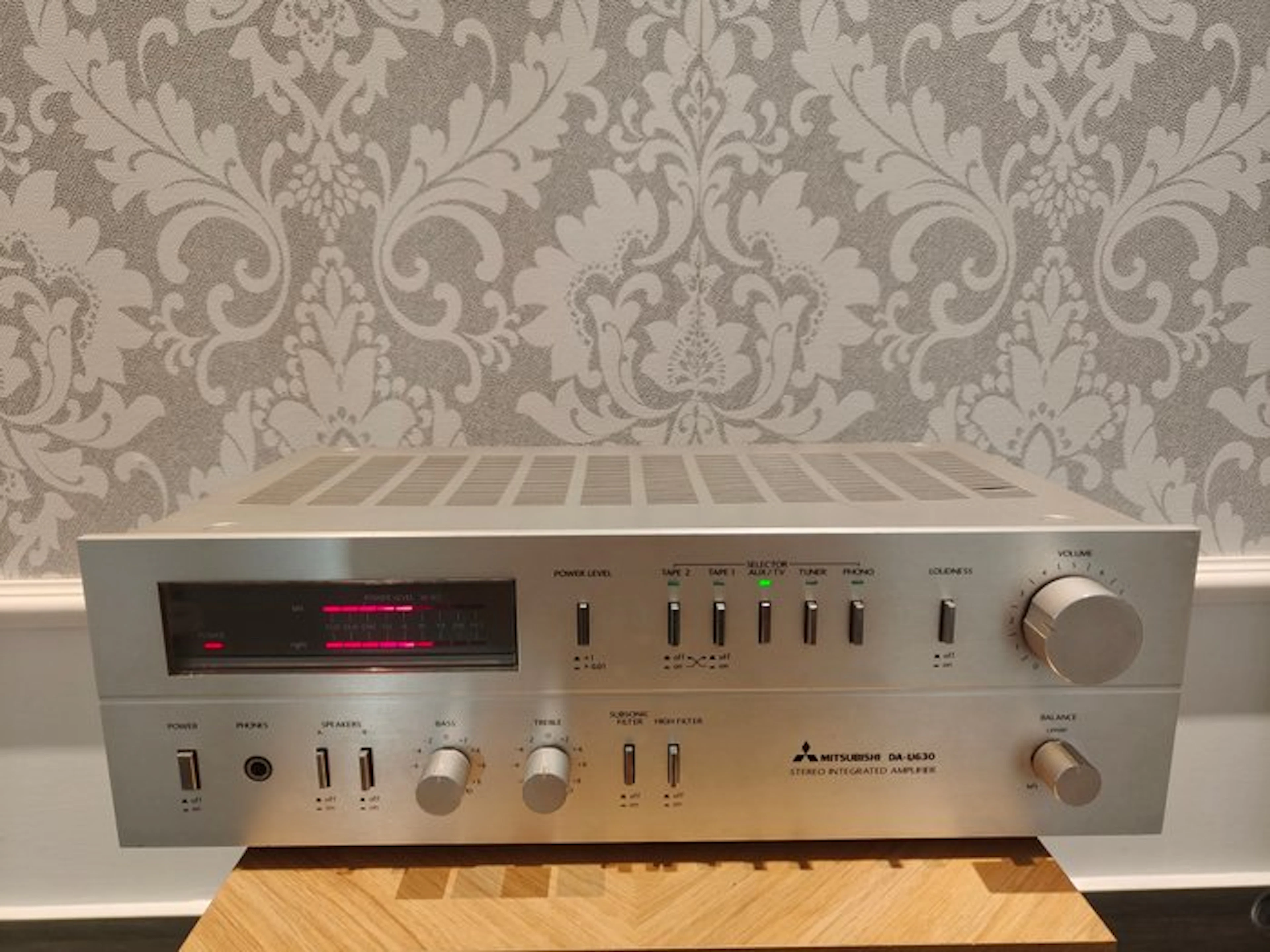 Mitsubishi - DA-U630 Solid state integrated amplifier