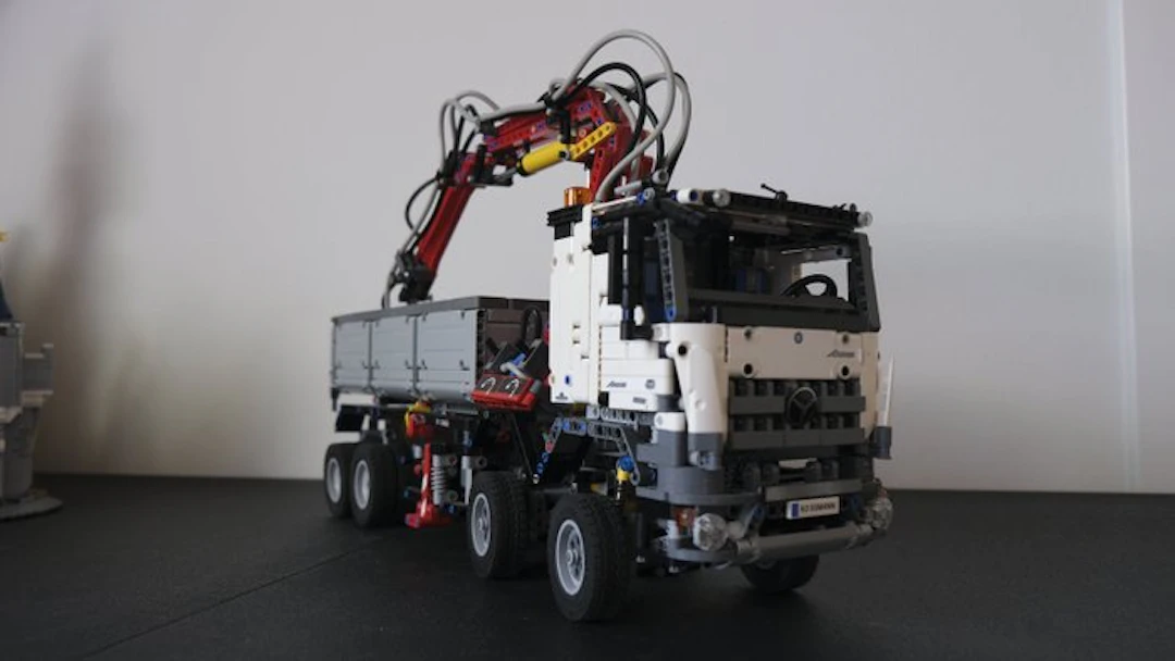 LEGO Set - 42043 - Technic - Mercedes-Benz Arocs 3245 – Used – Retired