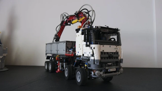 LEGO Set - 42043 - Technic - Mercedes-Benz Arocs 3245 – Used – Retired
