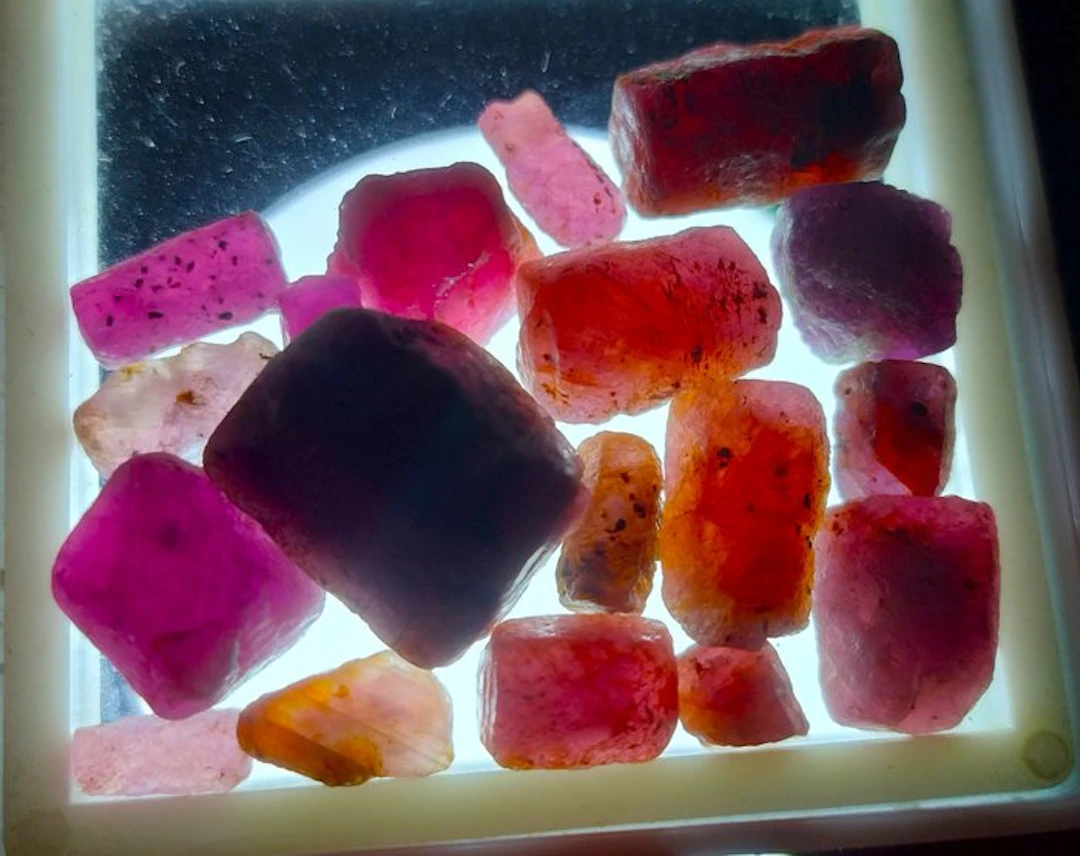 100 cts - Untreated Ruby - Rough- 20 g
