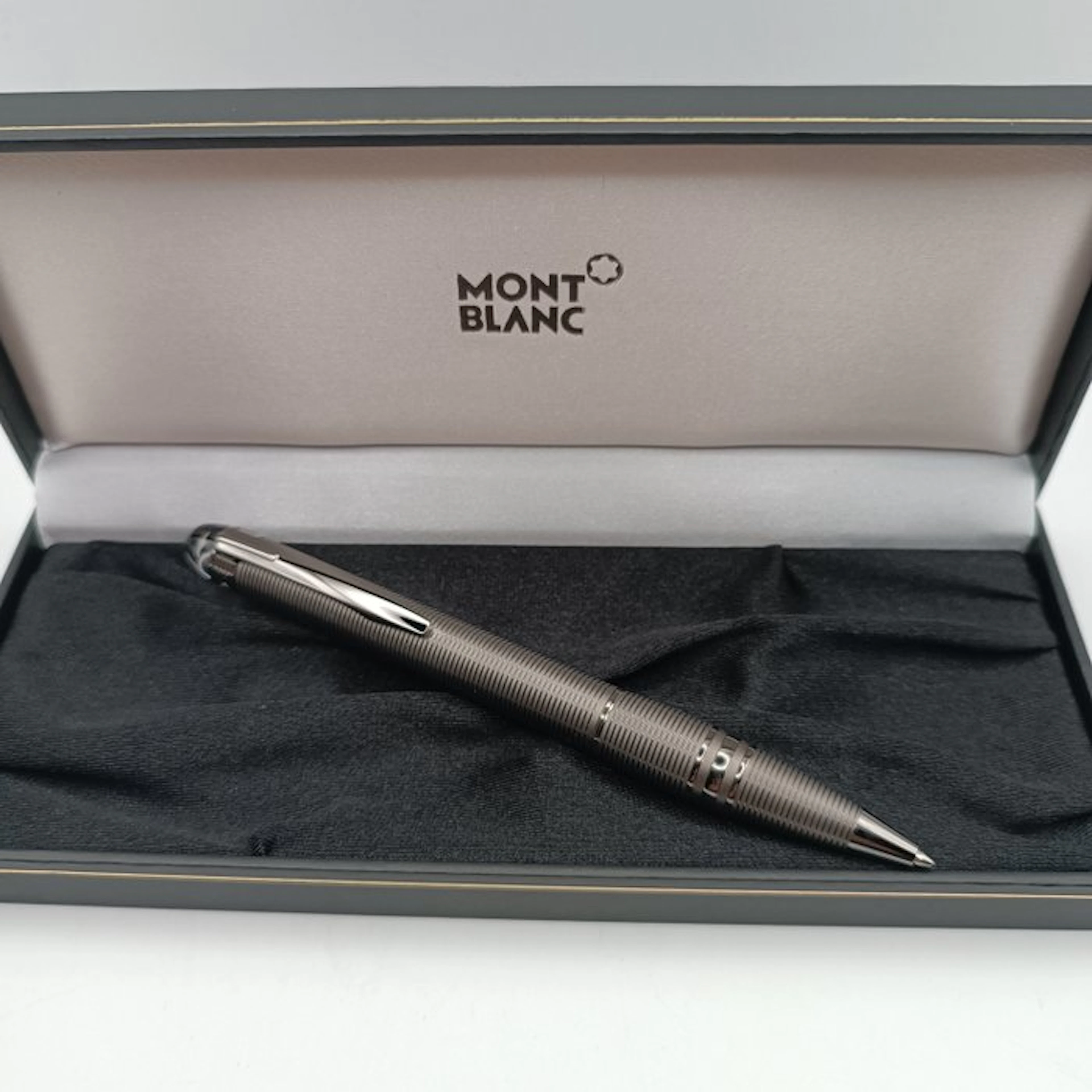 Montblanc - StarWalker Midnight Black Metal - Pen