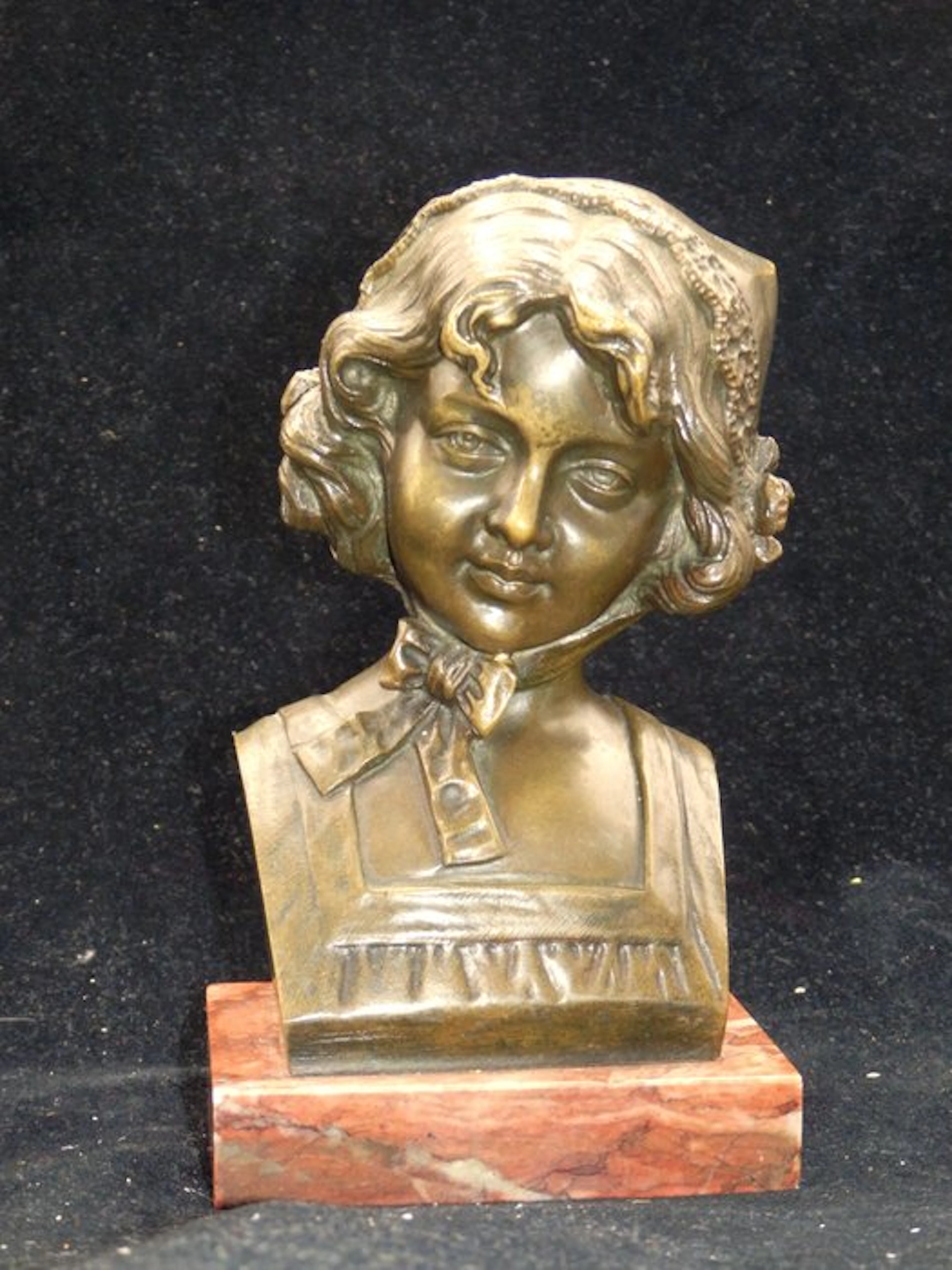 Fraai Bronzen beeld van een Meisje - Gesigneerd Pieri ! - Pieri - Sculpture