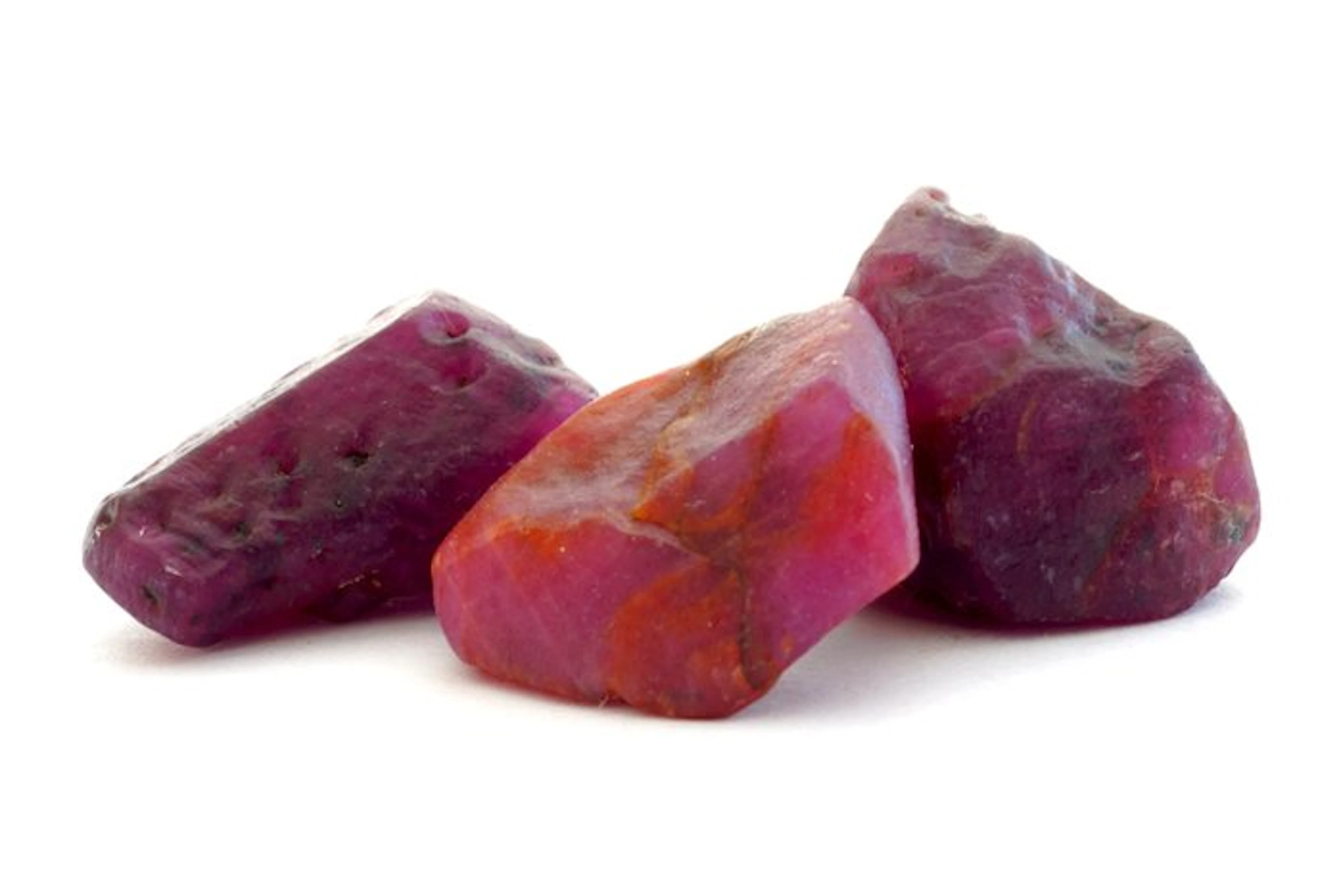 Ruby 68 carats of rough, untreated ruby crystals.- 13.62 g - (3)