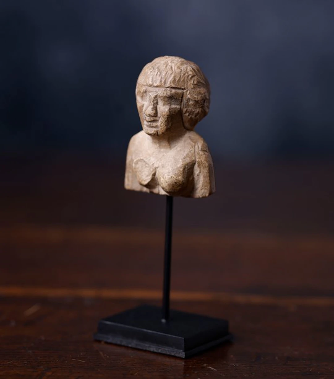 Ancient Egypt, limestone sculpture fragment in limestone - 5 cm
