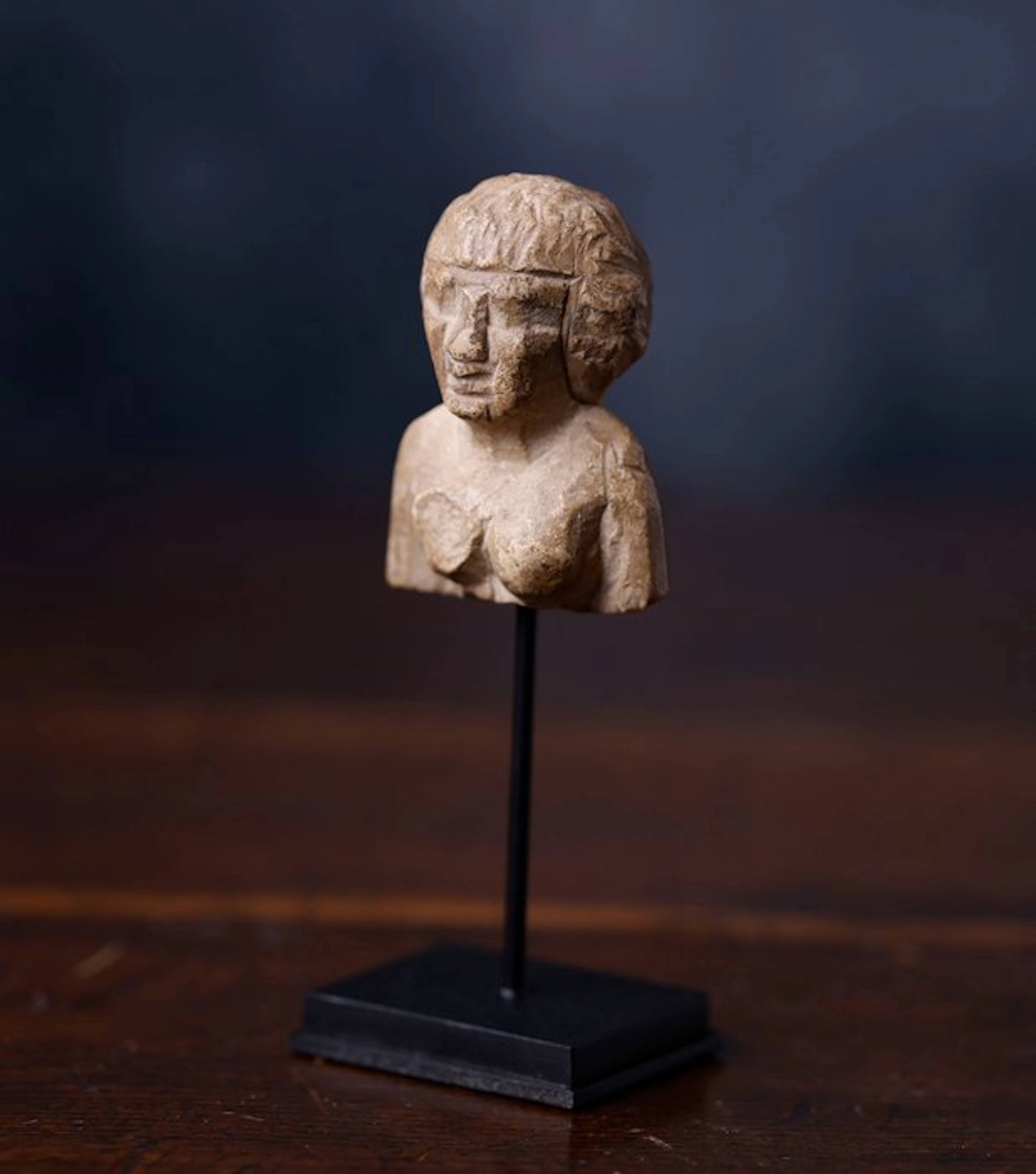 Ancient Egypt, limestone sculpture fragment in limestone - 5 cm