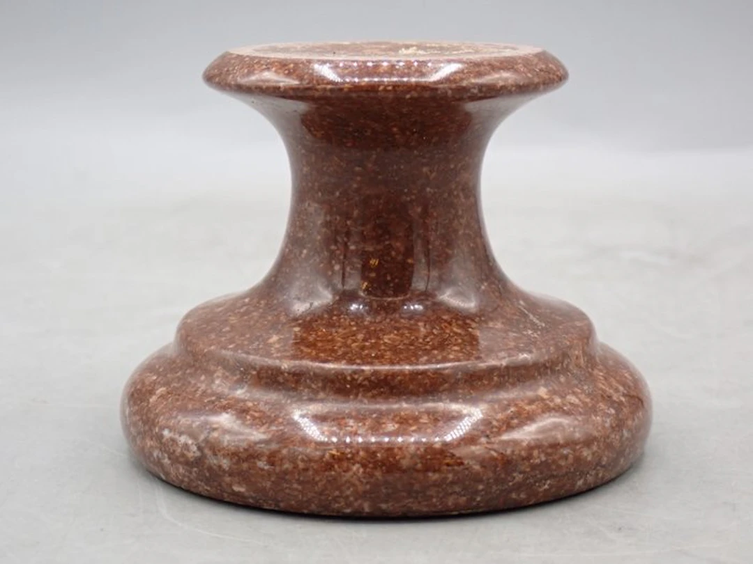 Commode - Röd Rännäs - Swedish Porphyry