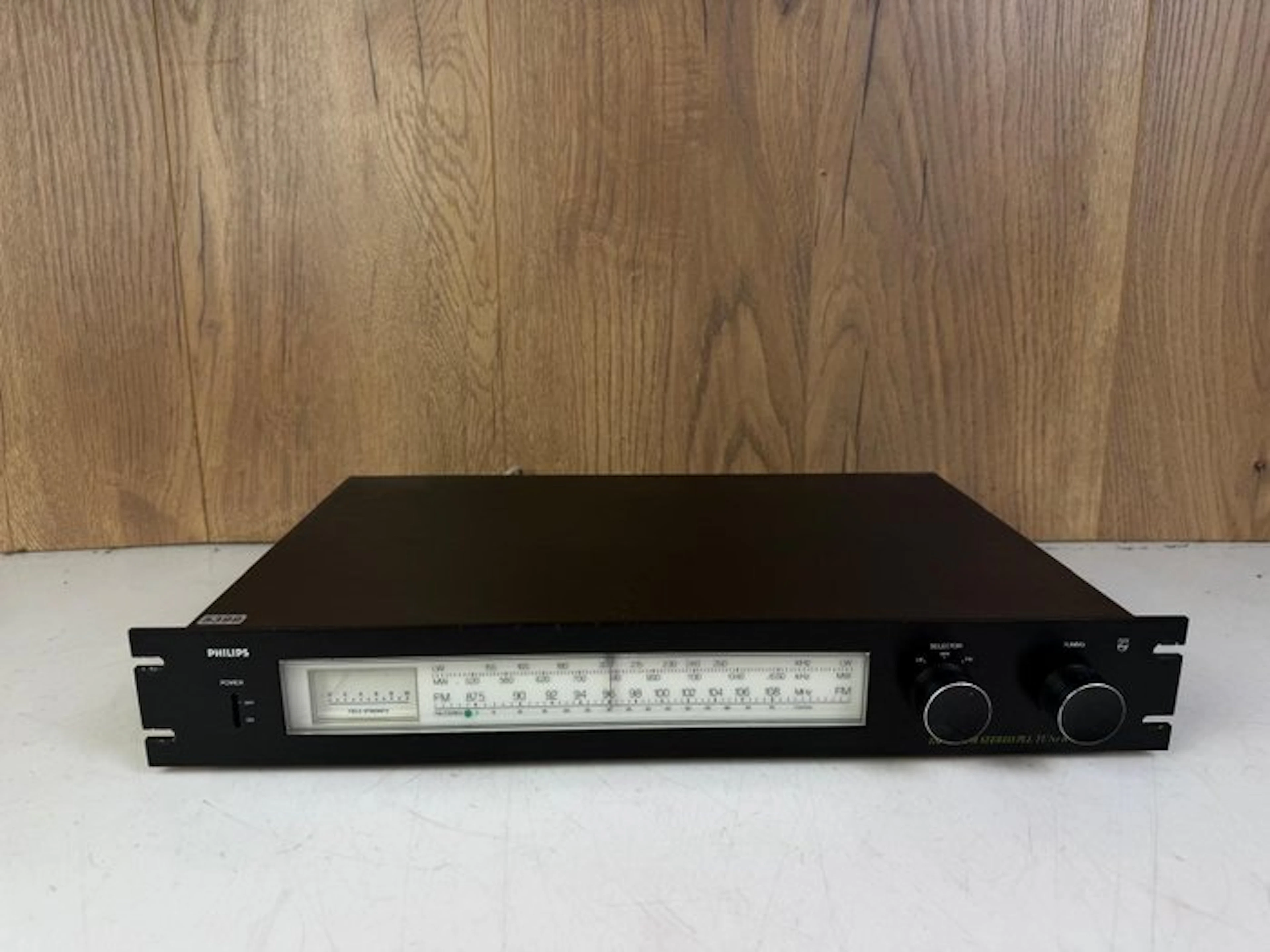 Philips - 170 - Black Tulip Series Tuner