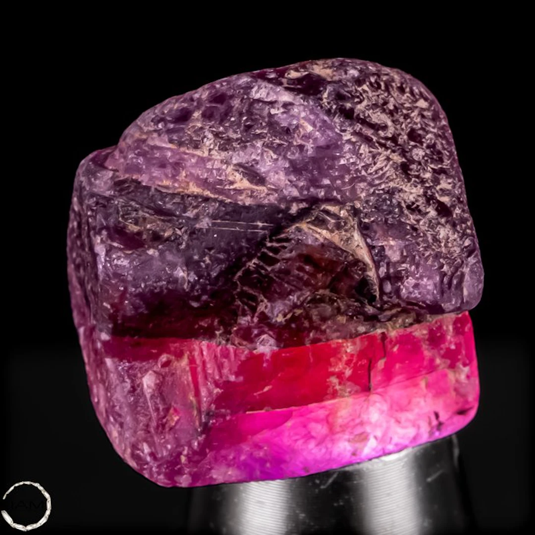 Extraordinary raw ruby crystal – Intensely red natural...