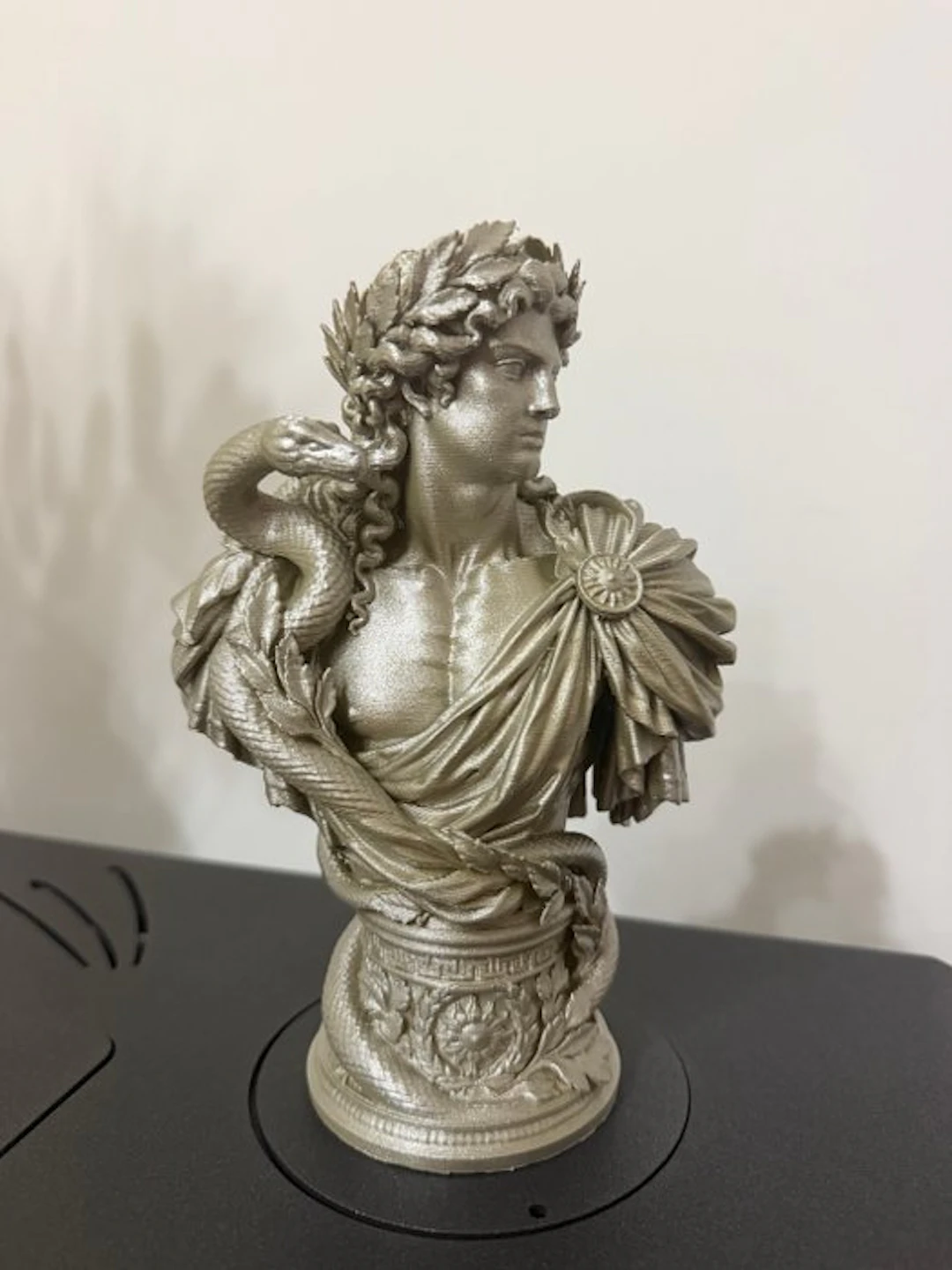 Figure - Scultura Neoclassica con Serpente e Alloro –...