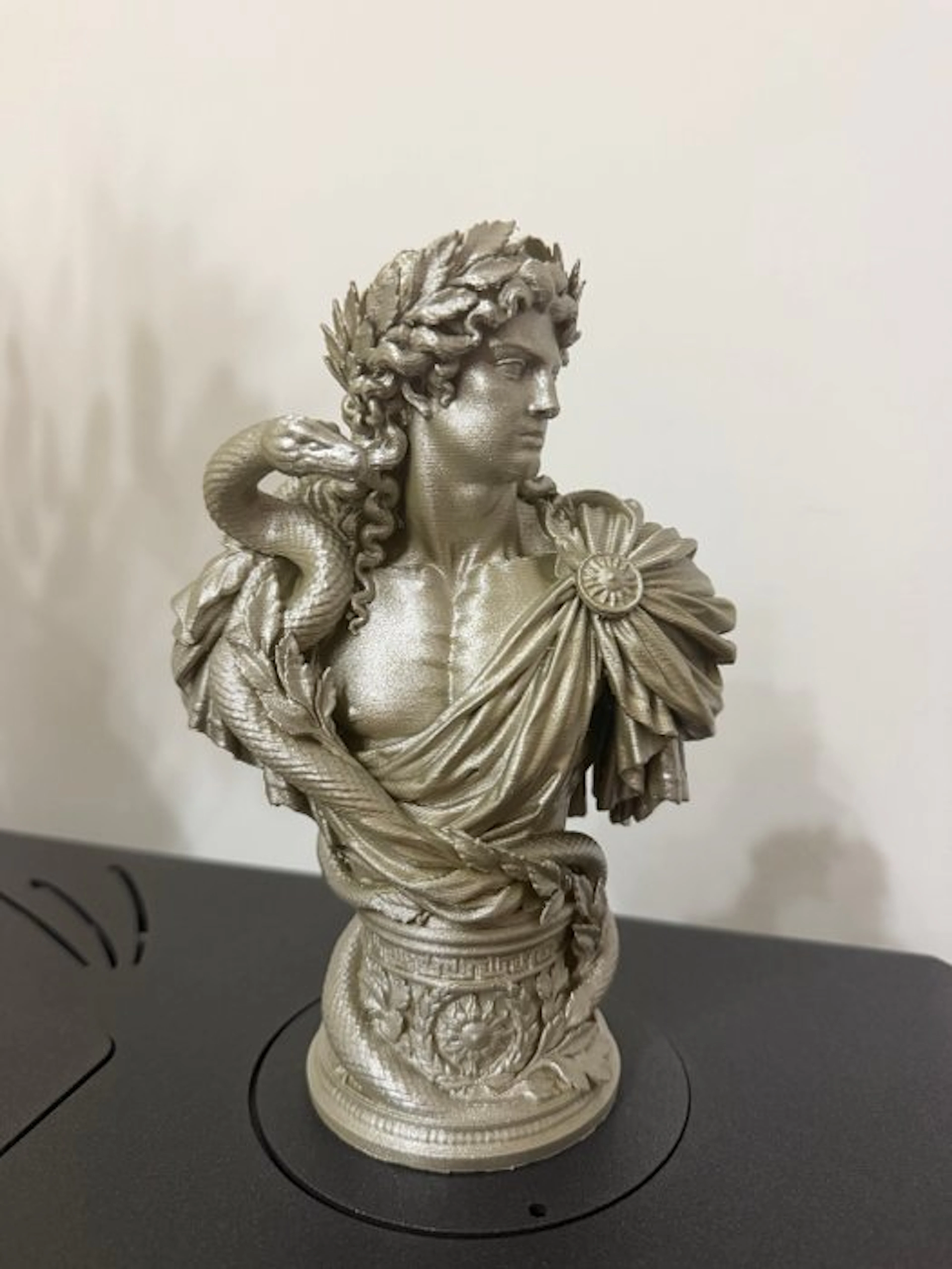 Figure - Scultura Neoclassica con Serpente e Alloro –...