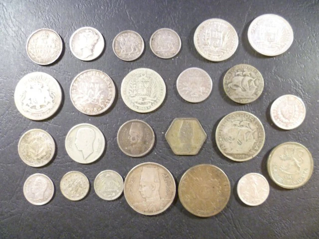 World. 24 silver coins (No reserve price)