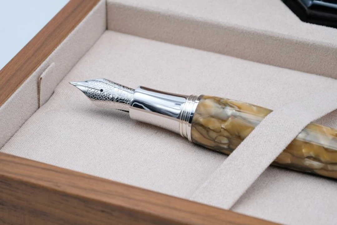 Montegrappa - AURA - Malachite Green - AURA - Shiny...