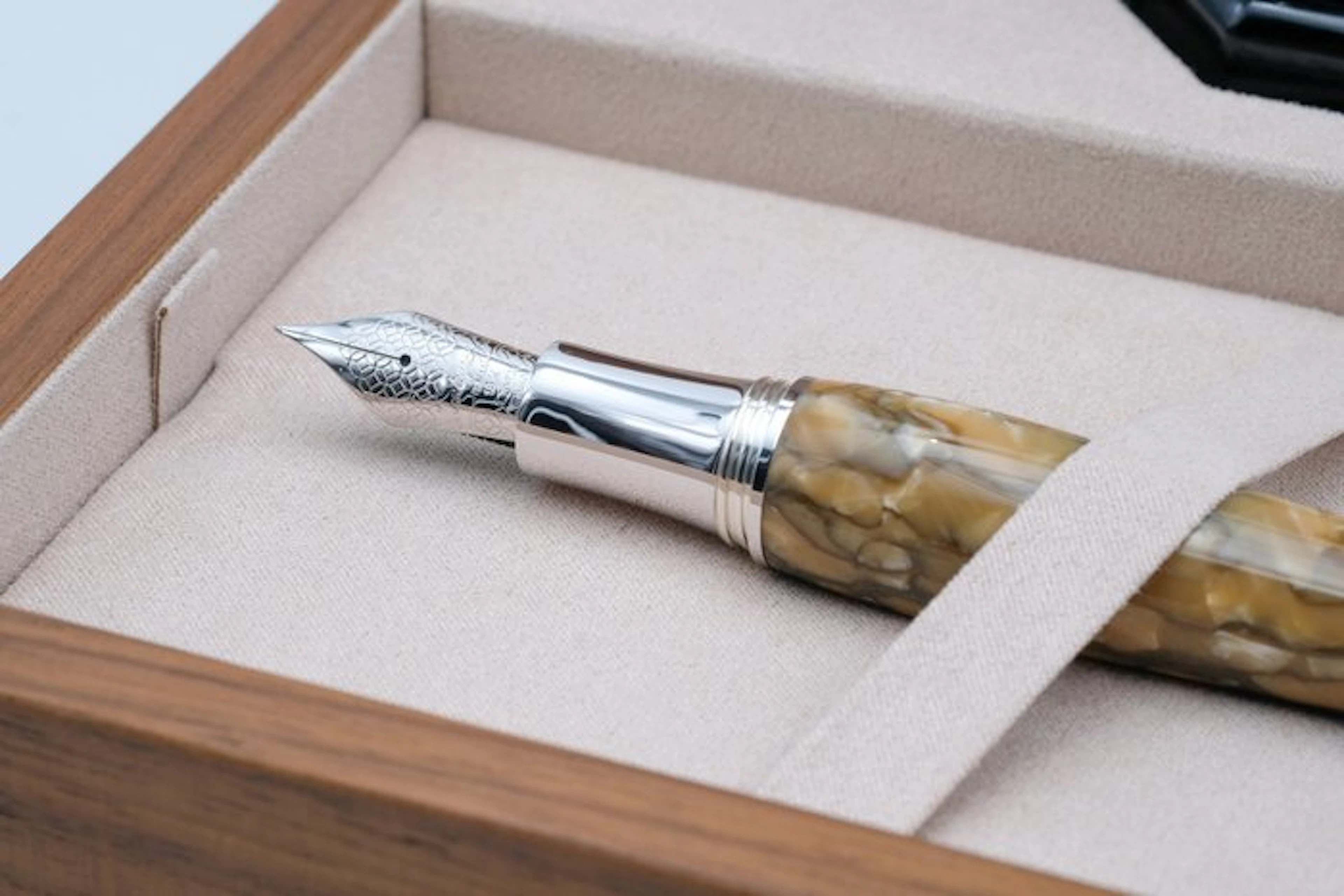 Montegrappa - AURA - Malachite Green - AURA - Shiny...