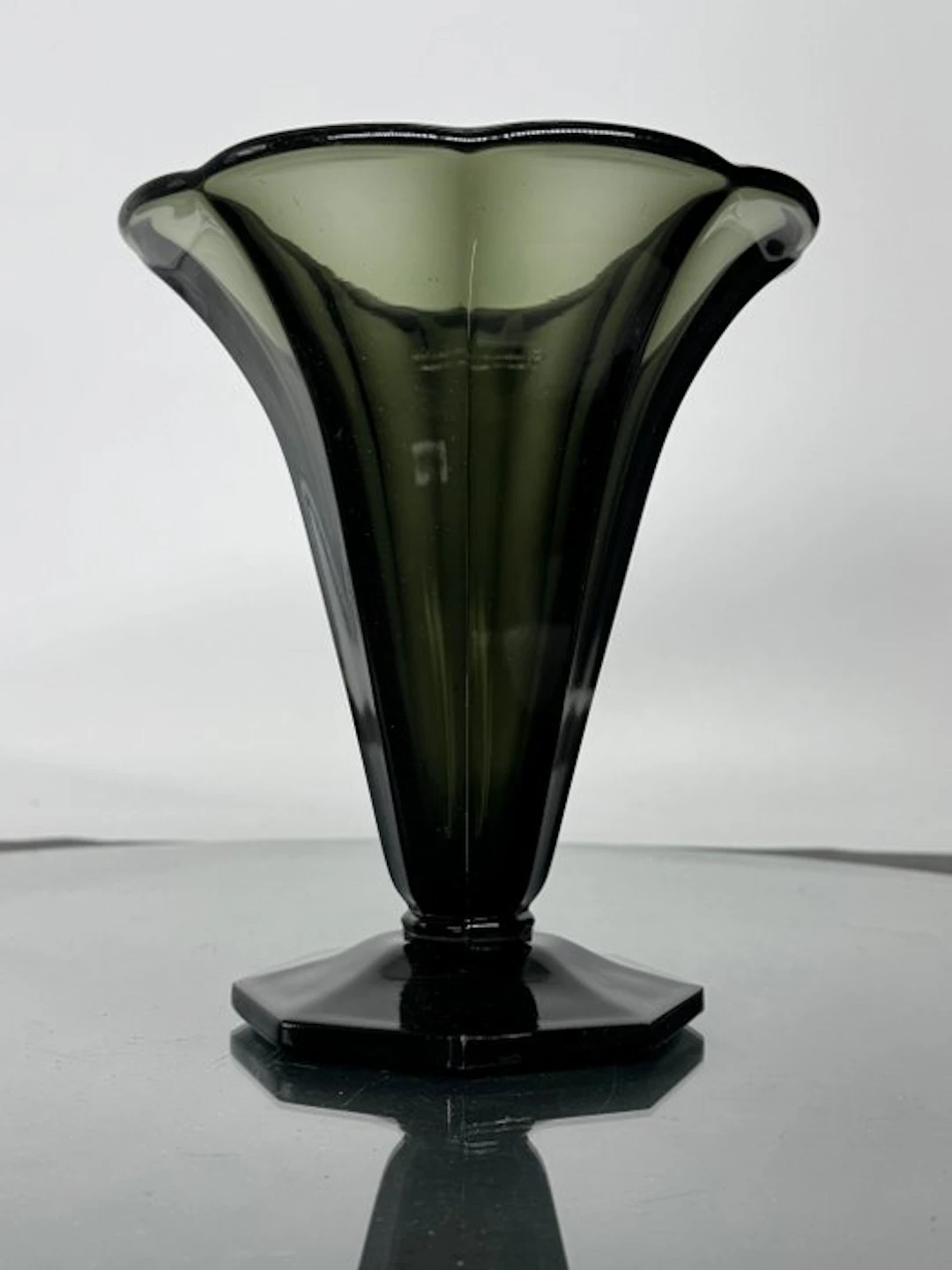 Vase - Glass - Smoky green vase