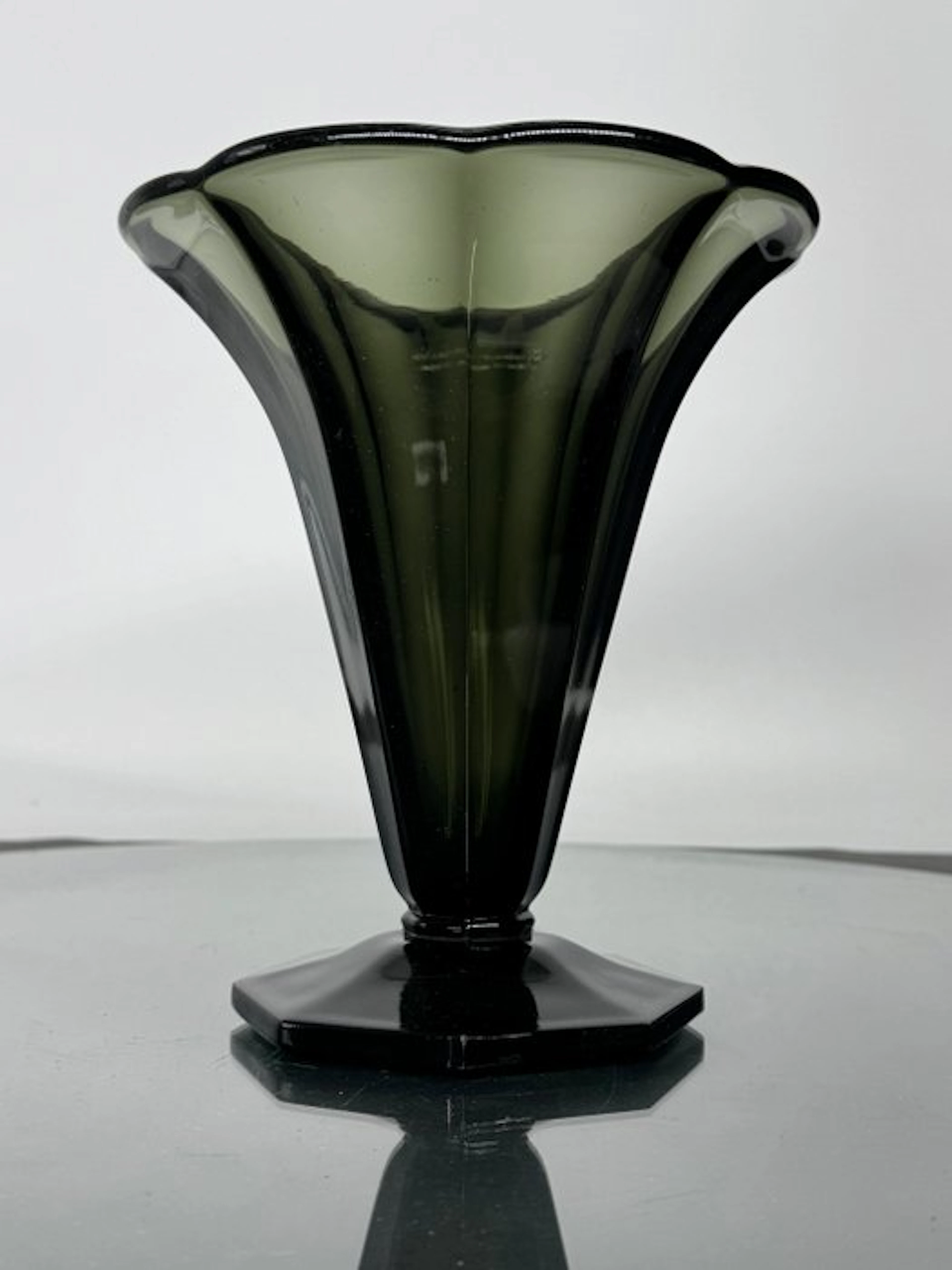 Vase - Glass - Smoky green vase