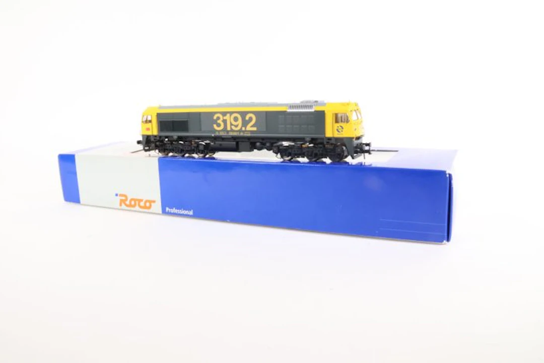 Roco H0 - 63976 - Diesel locomotive (1) - D319.2 (digital) - RENFE