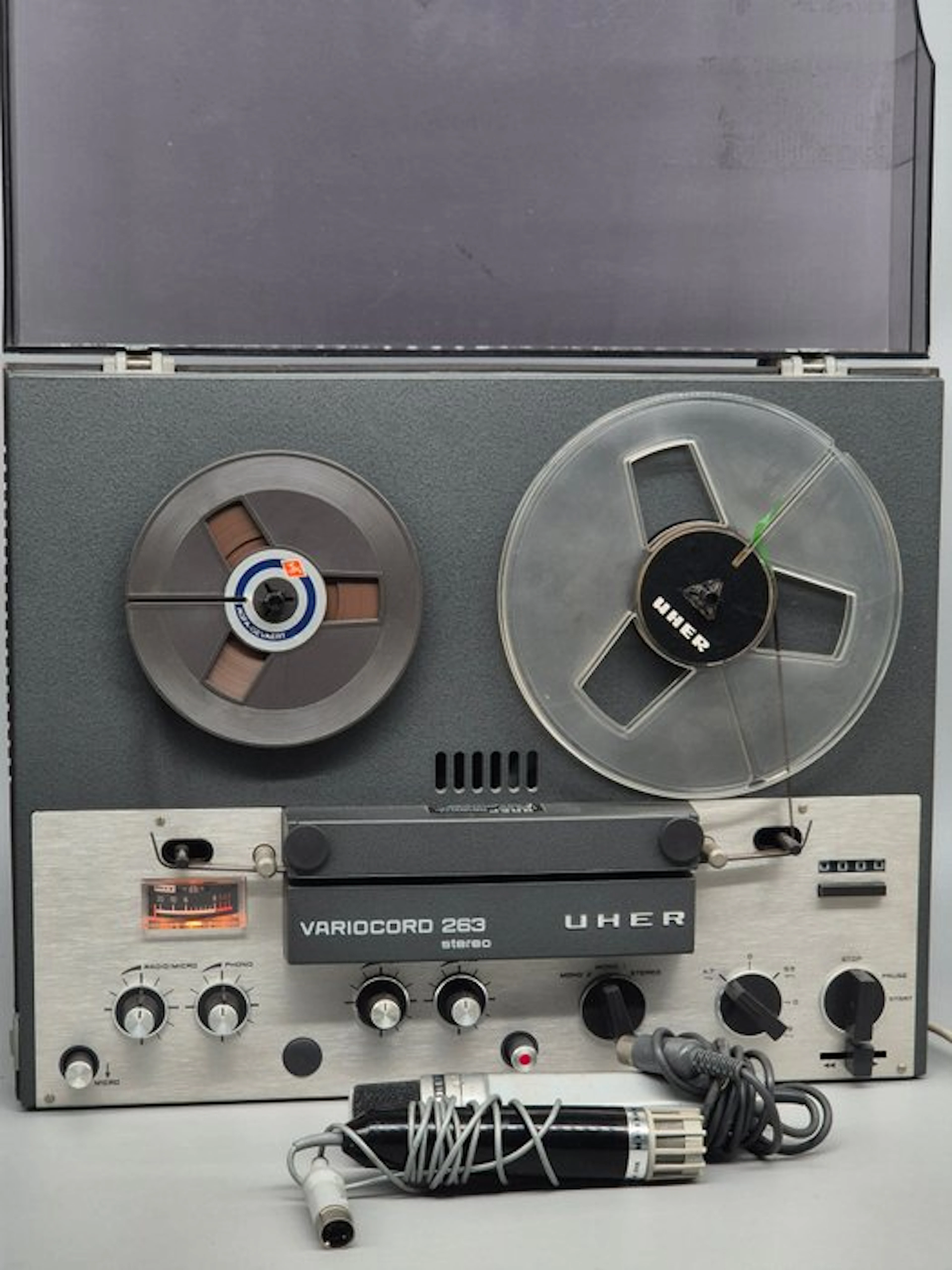 Uher - Variocord 263 stereo 4-Track 2-Speed Stereo Portable tape recorder