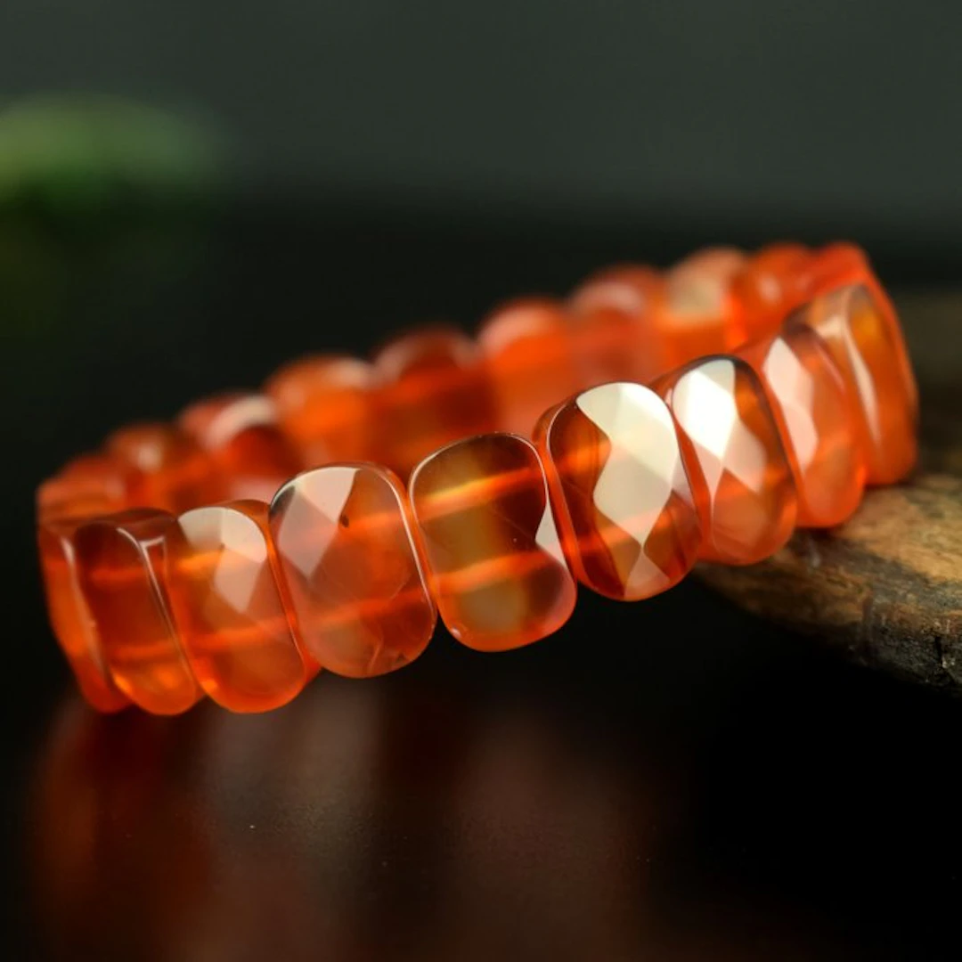 Natural carnelian – Stunning flamboyant orange hues - Width: 13.5 mm- 29 g