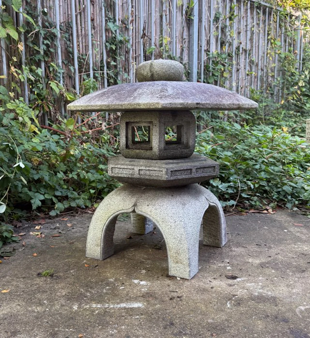Kaku Yukimi Ishi’dôrô’ 角雪見石灯籠 (snow-showing lantern on...