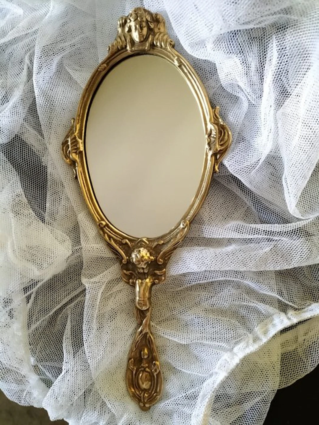 Hand mirror - Gilt brass - Decorated brass.
