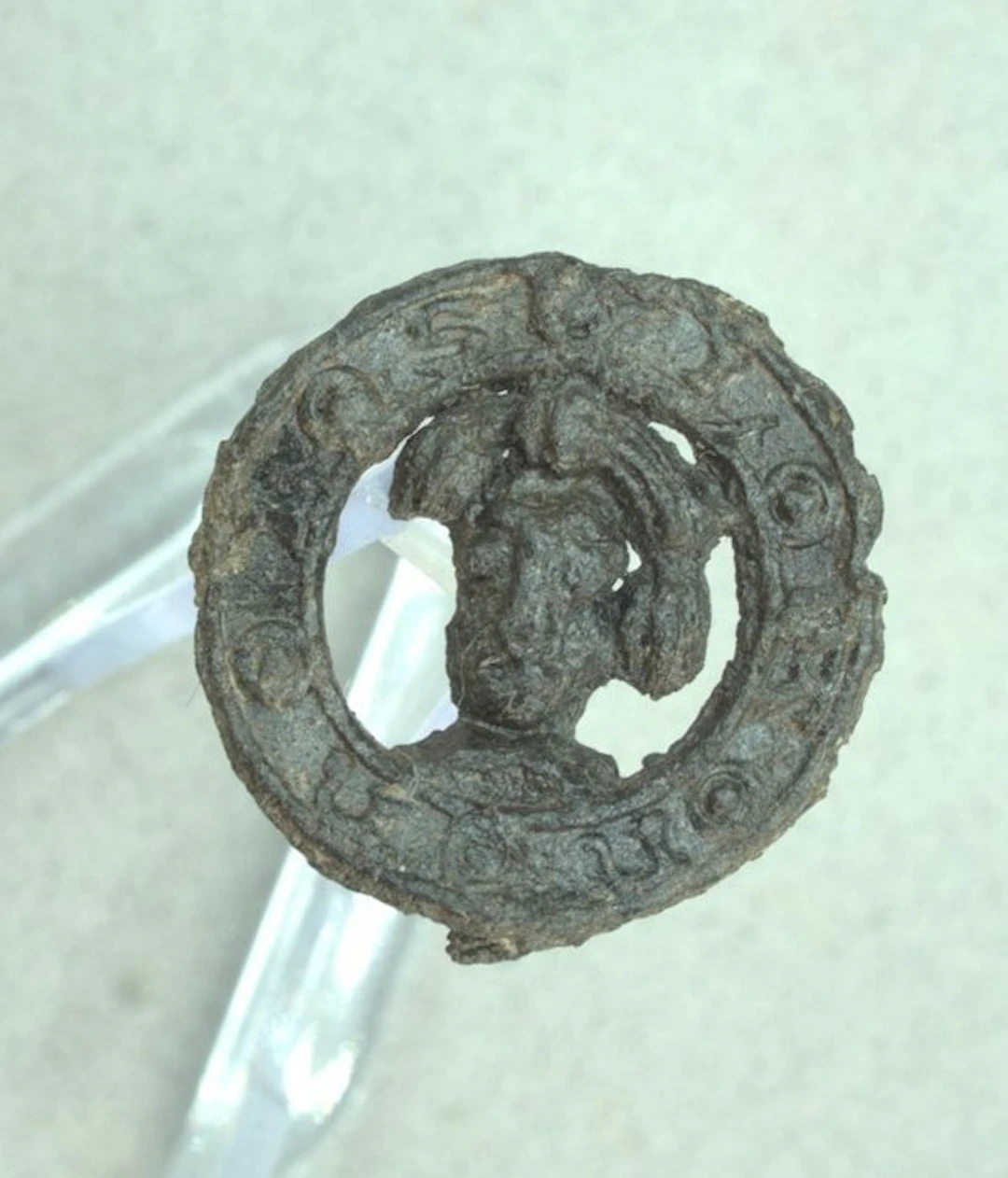 Medieval pewter Pilgrim's Badge with head - 17 mm (No reserve price)