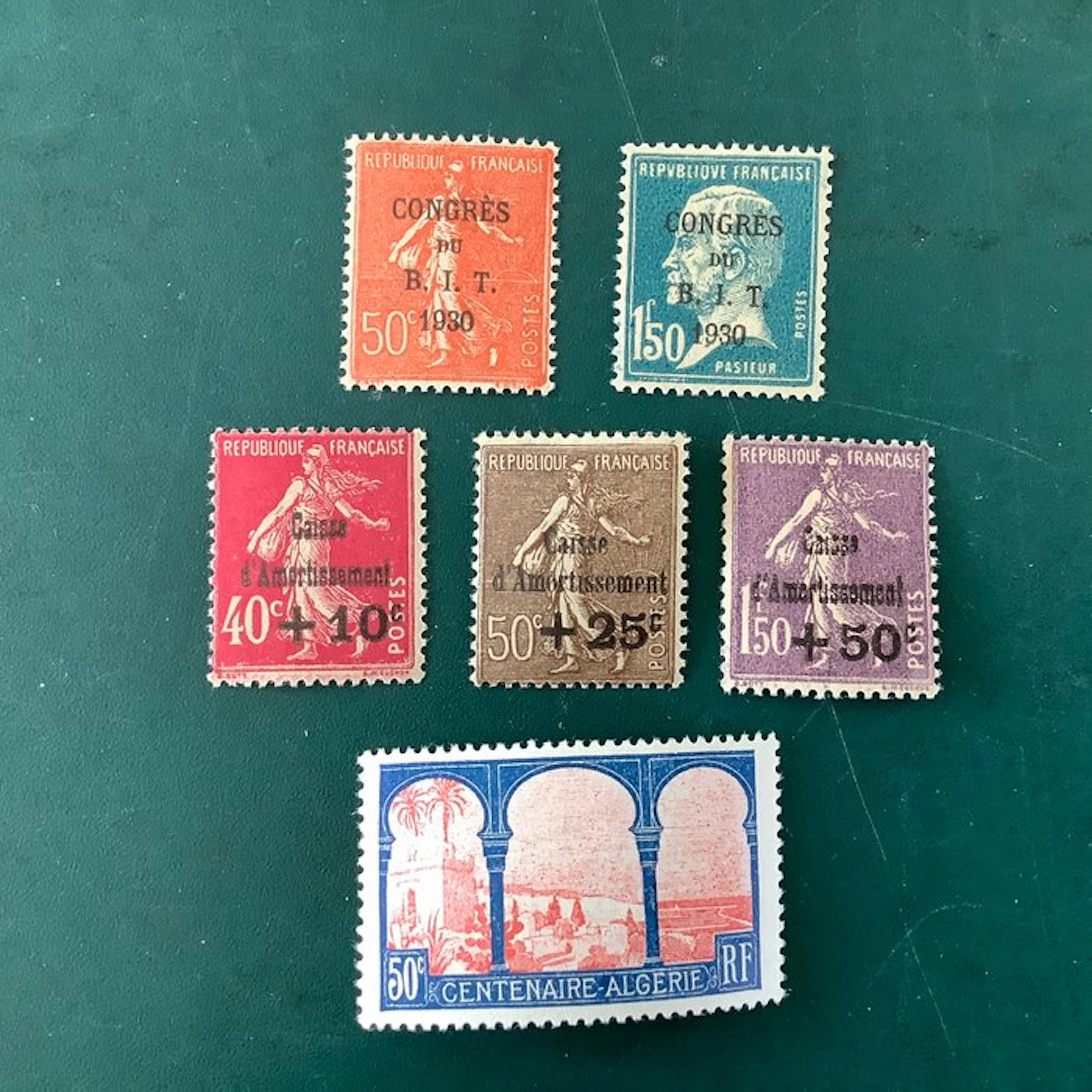 France 1930 - Complete yearset with BIT and Caisse...