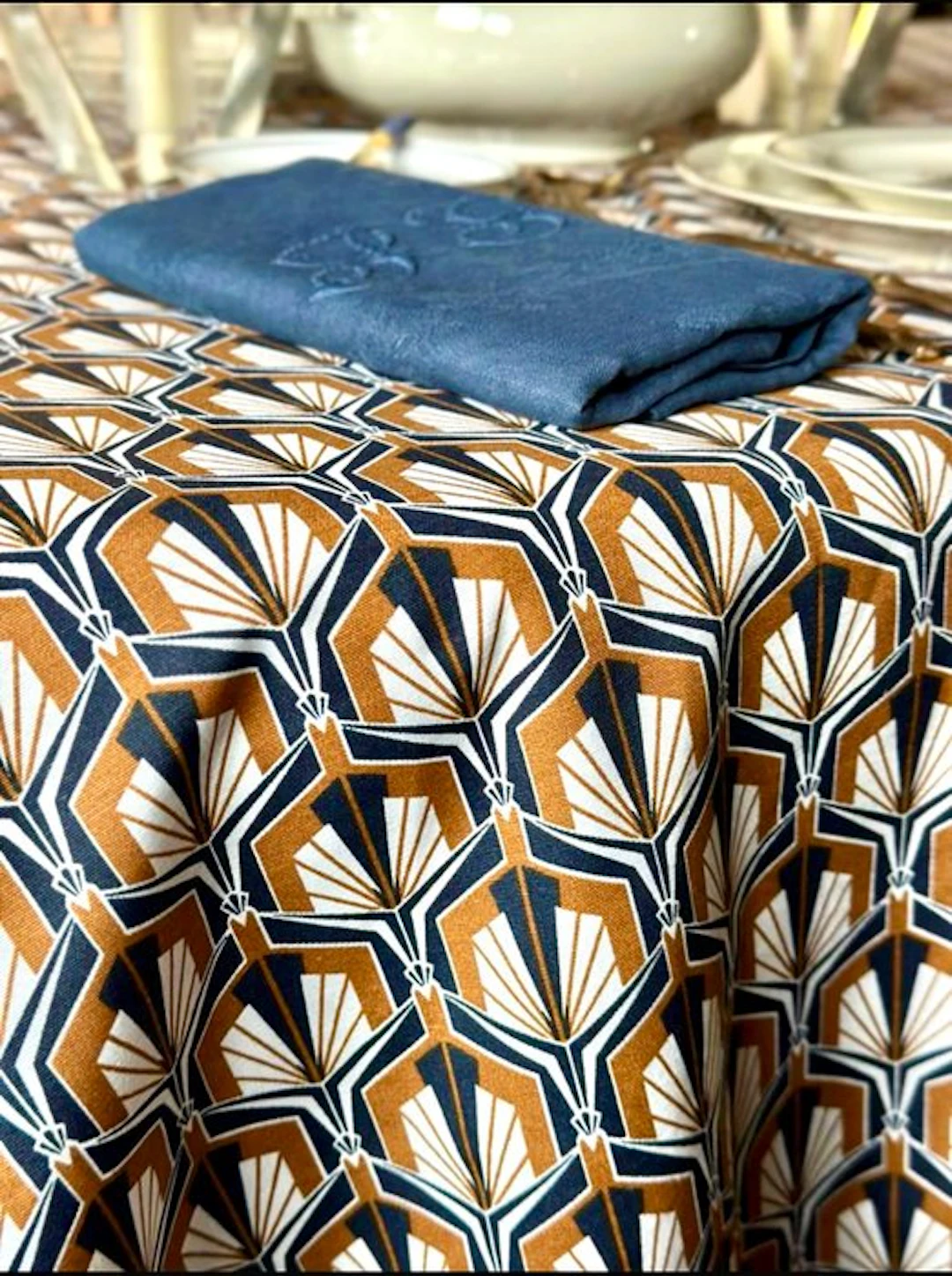 ** Art deco patterned tablecloth for large tables