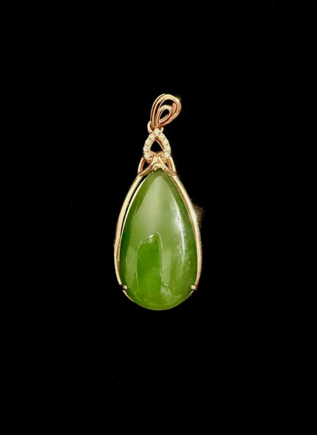 Pendant with mounting - Jade, Gold plated silver - China - 21st century