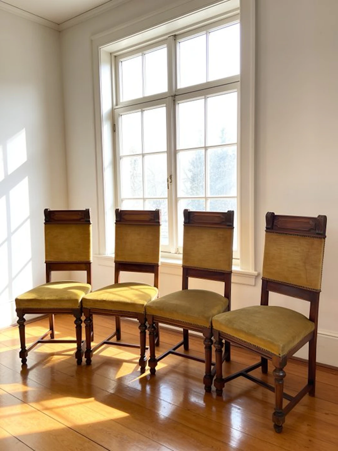 Chair (4) - Walnut - Victorian era