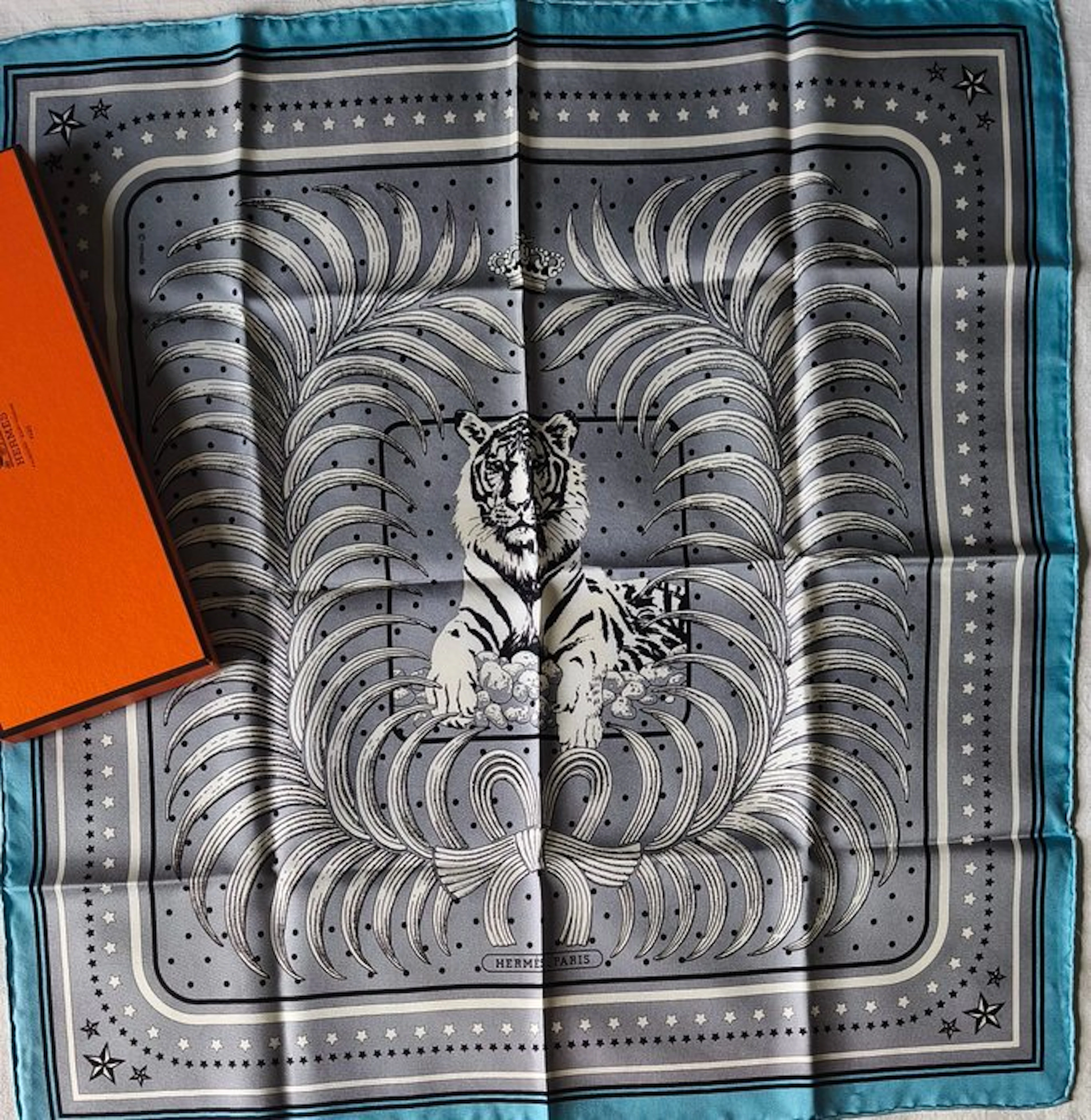 Hermès - TIGRE ROYAL by Christiane Vauzelles. Bandana - Foulard