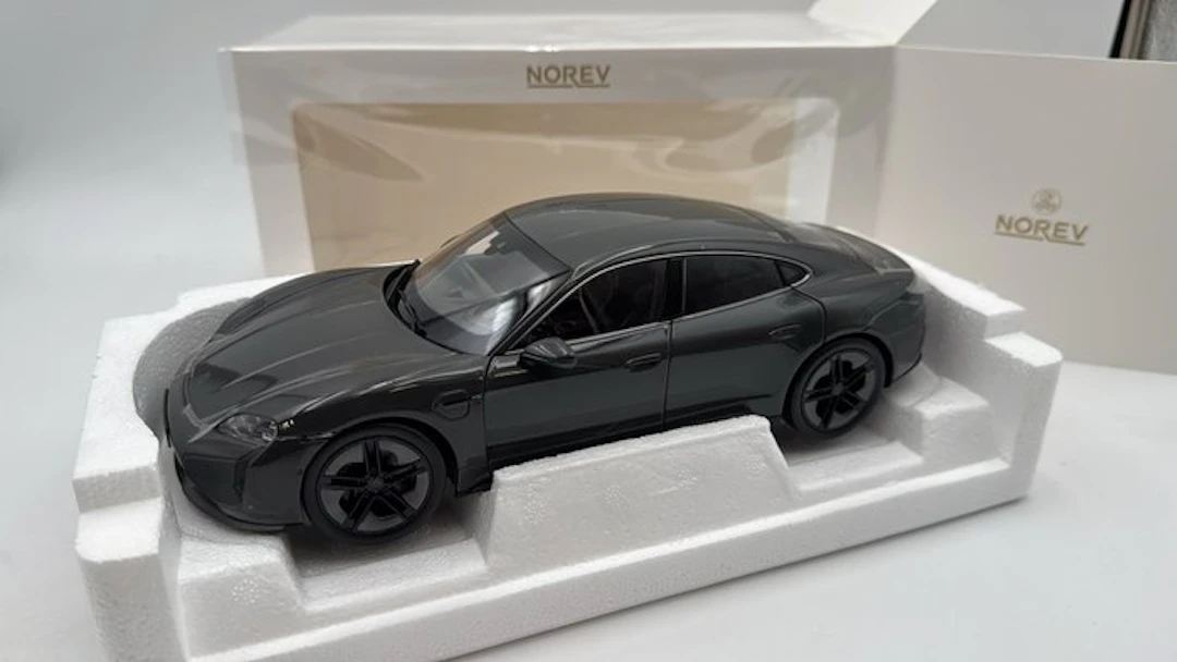 Norev 1:18 - Model car - Porsche Taycan Turbo S 2024 - (cod.Y3)