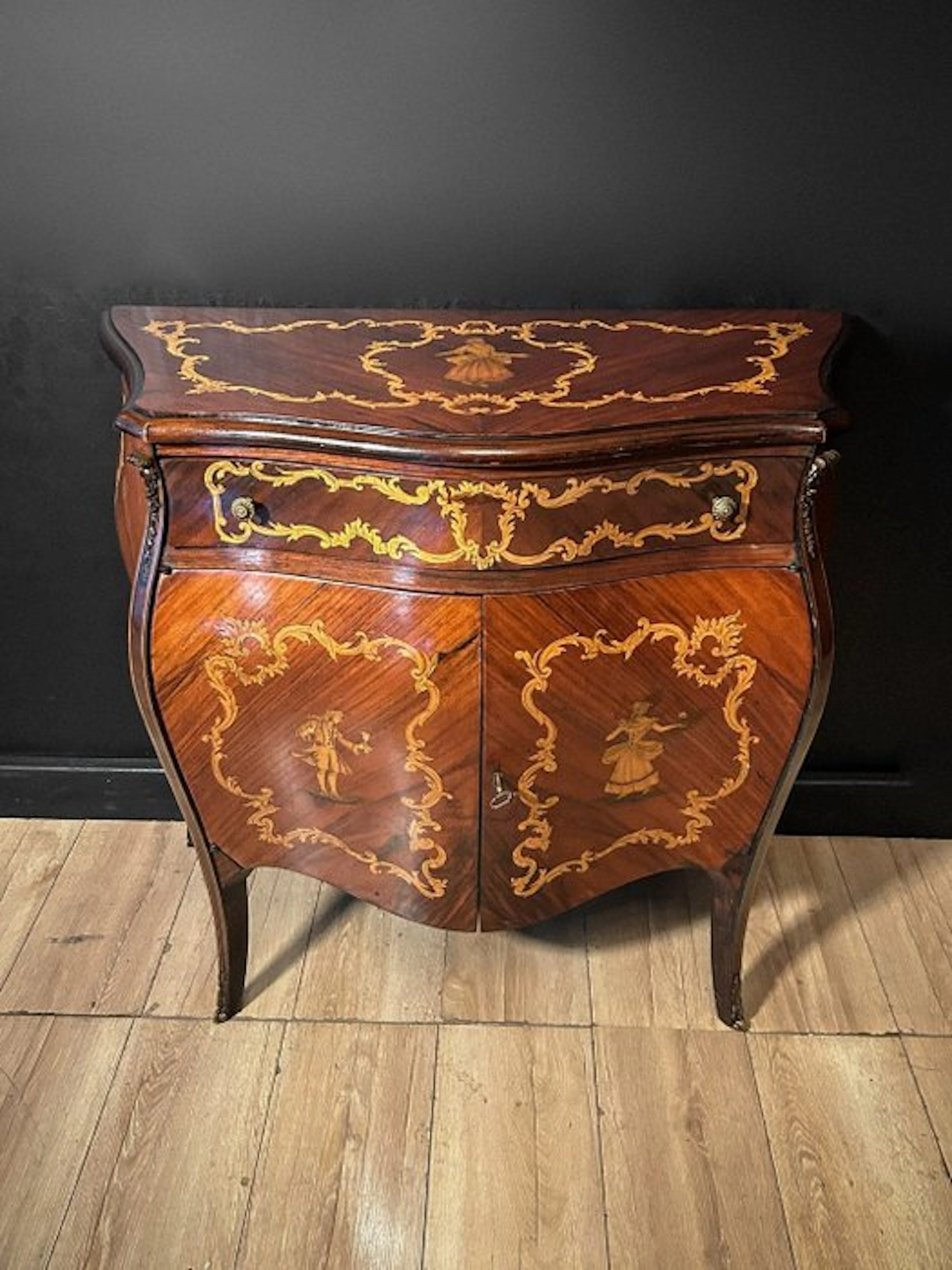 Chest of drawers - Wood - Comoncino Bombato