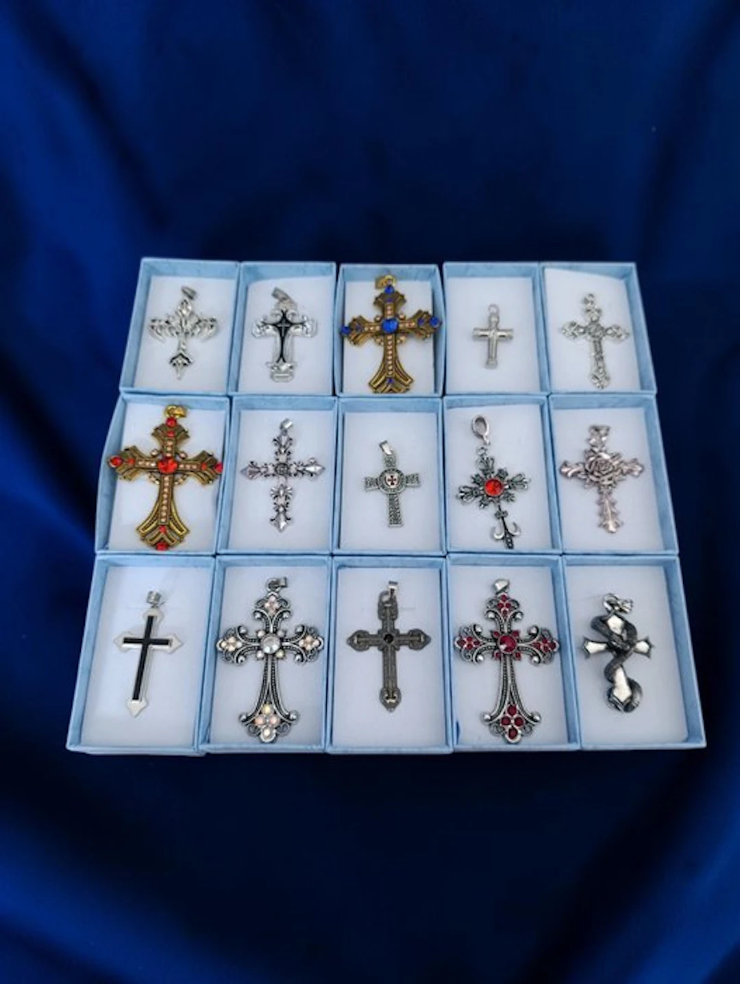Themed collection - Exclusive collection of 15 pendants...