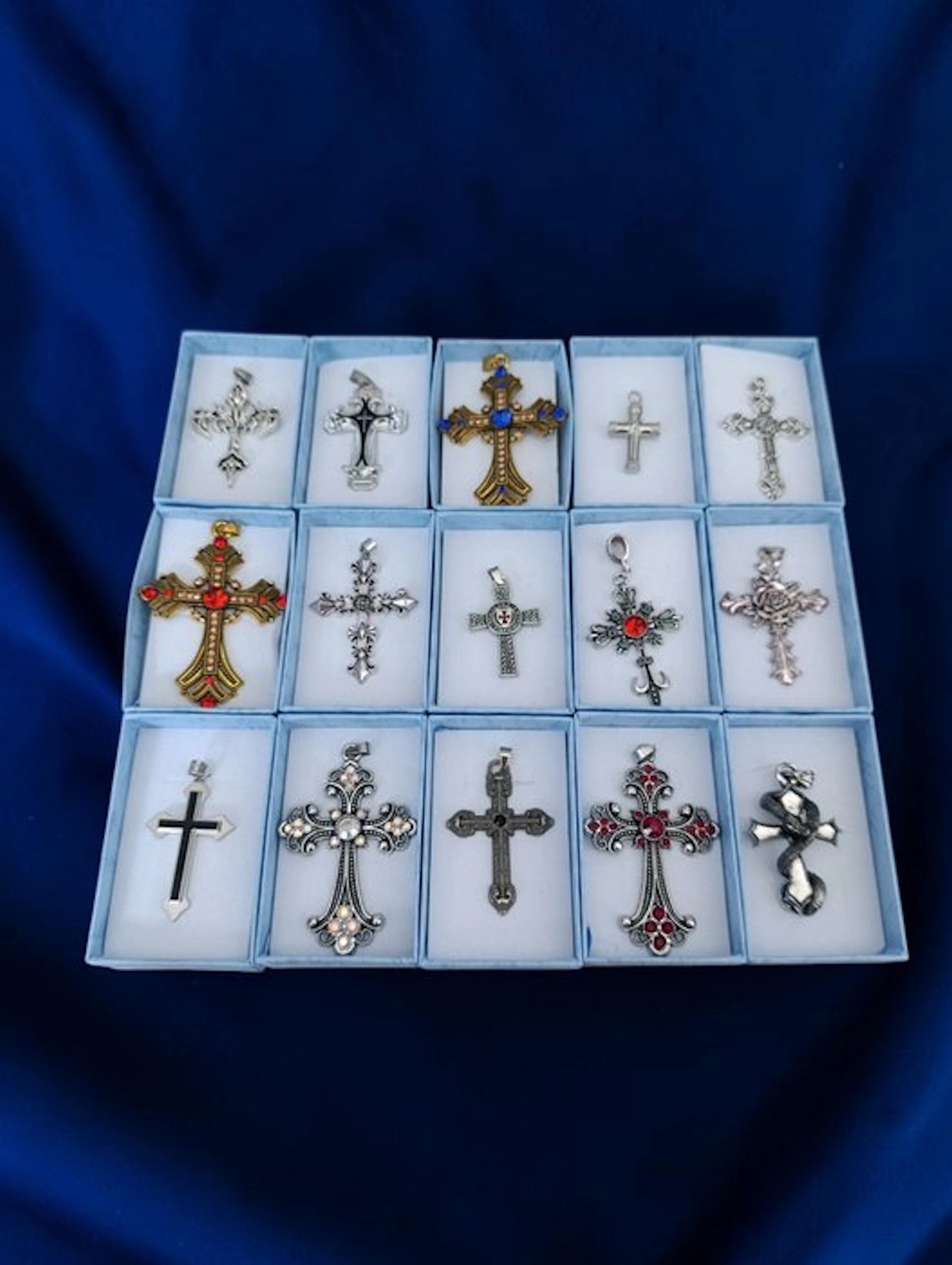 Themed collection - Exclusive collection of 15 pendants...