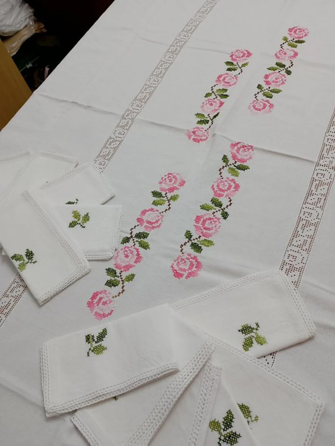Tablecloth - 240 cm - 140 cm - Vintage cotton tablecloth hand-embroidered