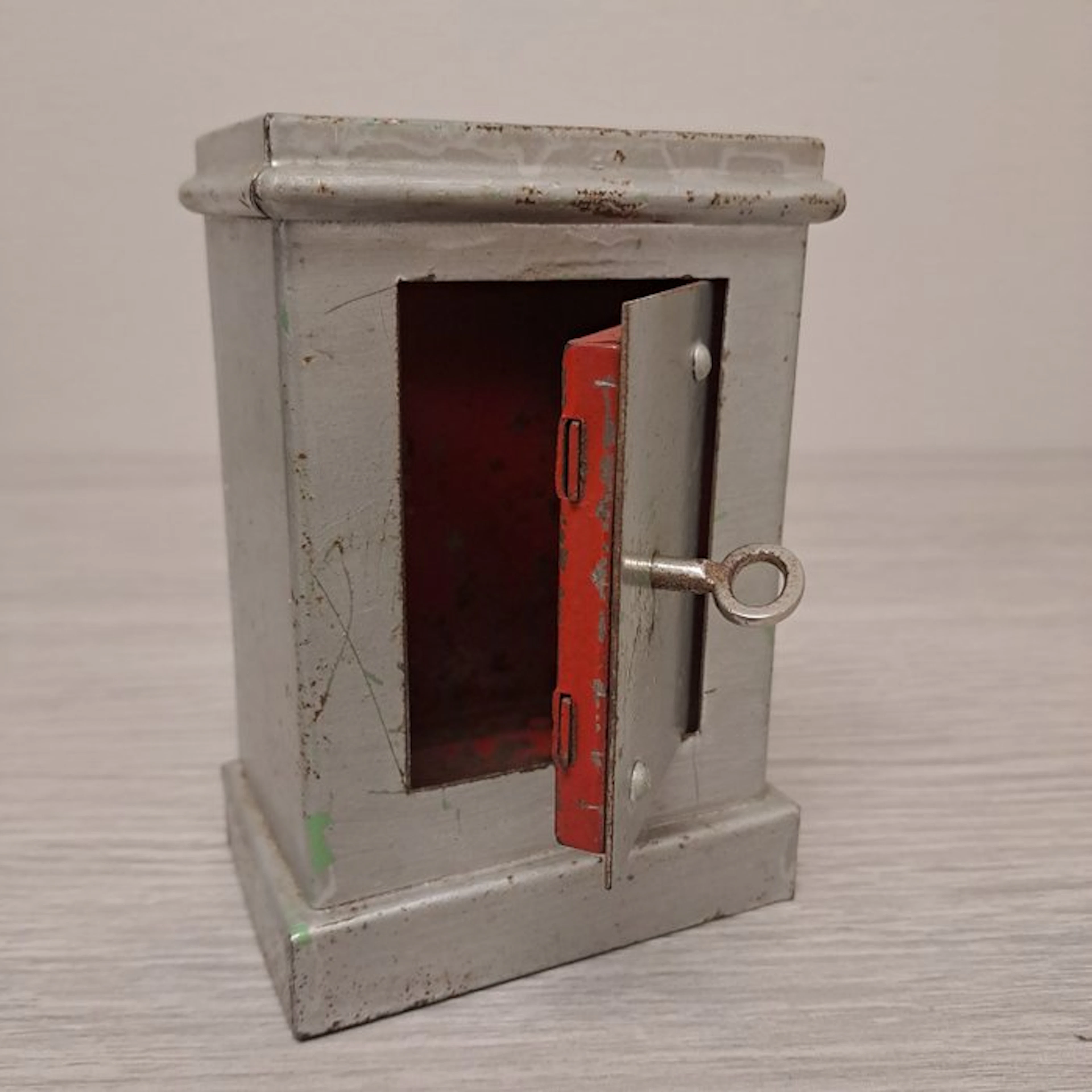 Money box - Wrought iron - Miniature safe / piggy bank