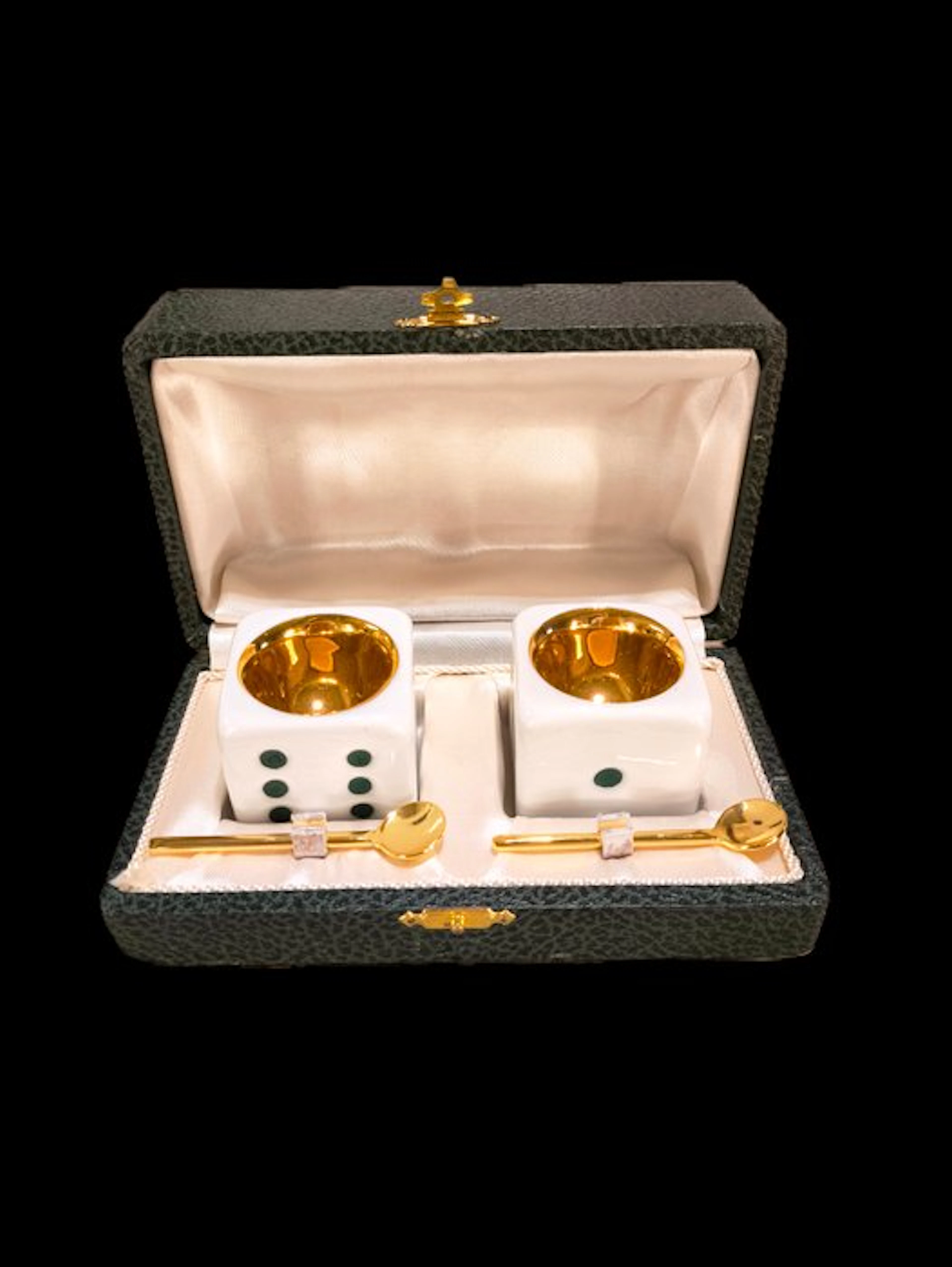 R. Montigny - Salt and pepper shakers - Porcelain