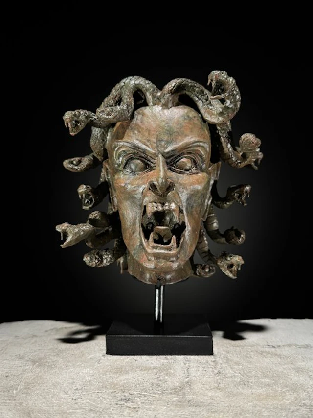 NO RESERVE PRICE -Medusa Head Replica on custom stand...