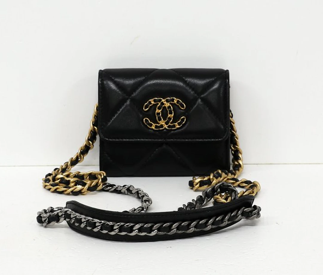 Chanel - CHANEL 19 CARD HOLDER ON CHAIN - Bag