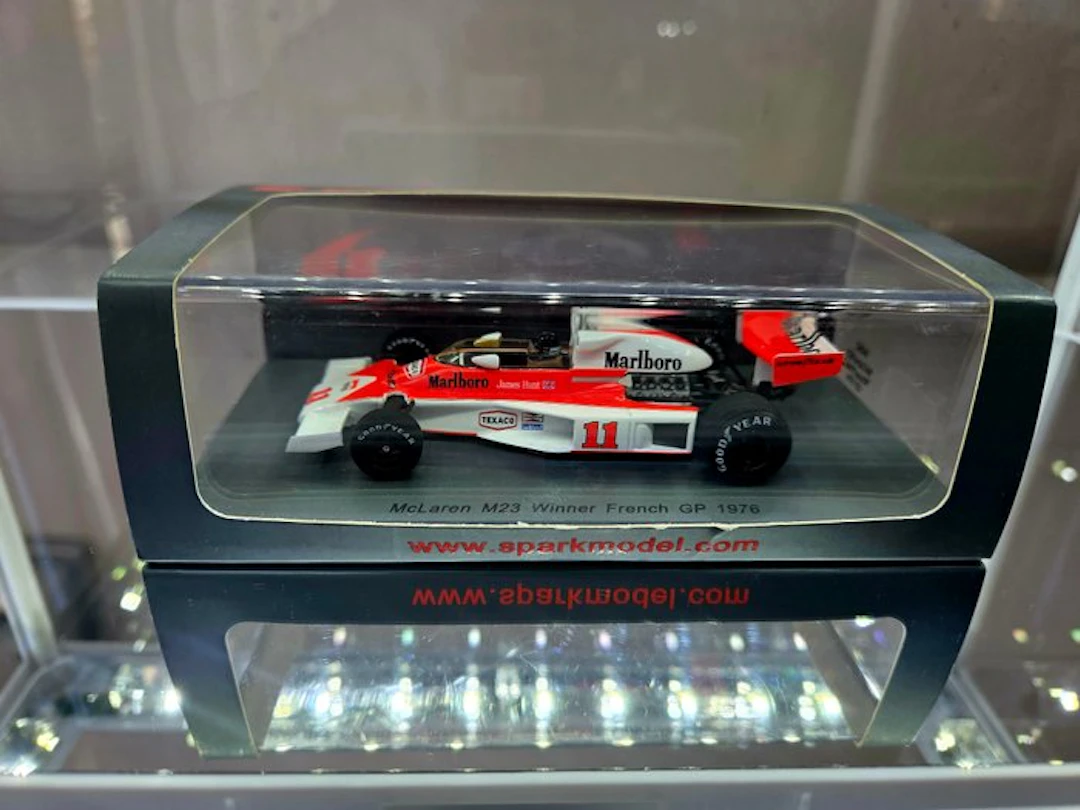 Spark 1:43 - Model sports car - Spark F1 model van James Hunt