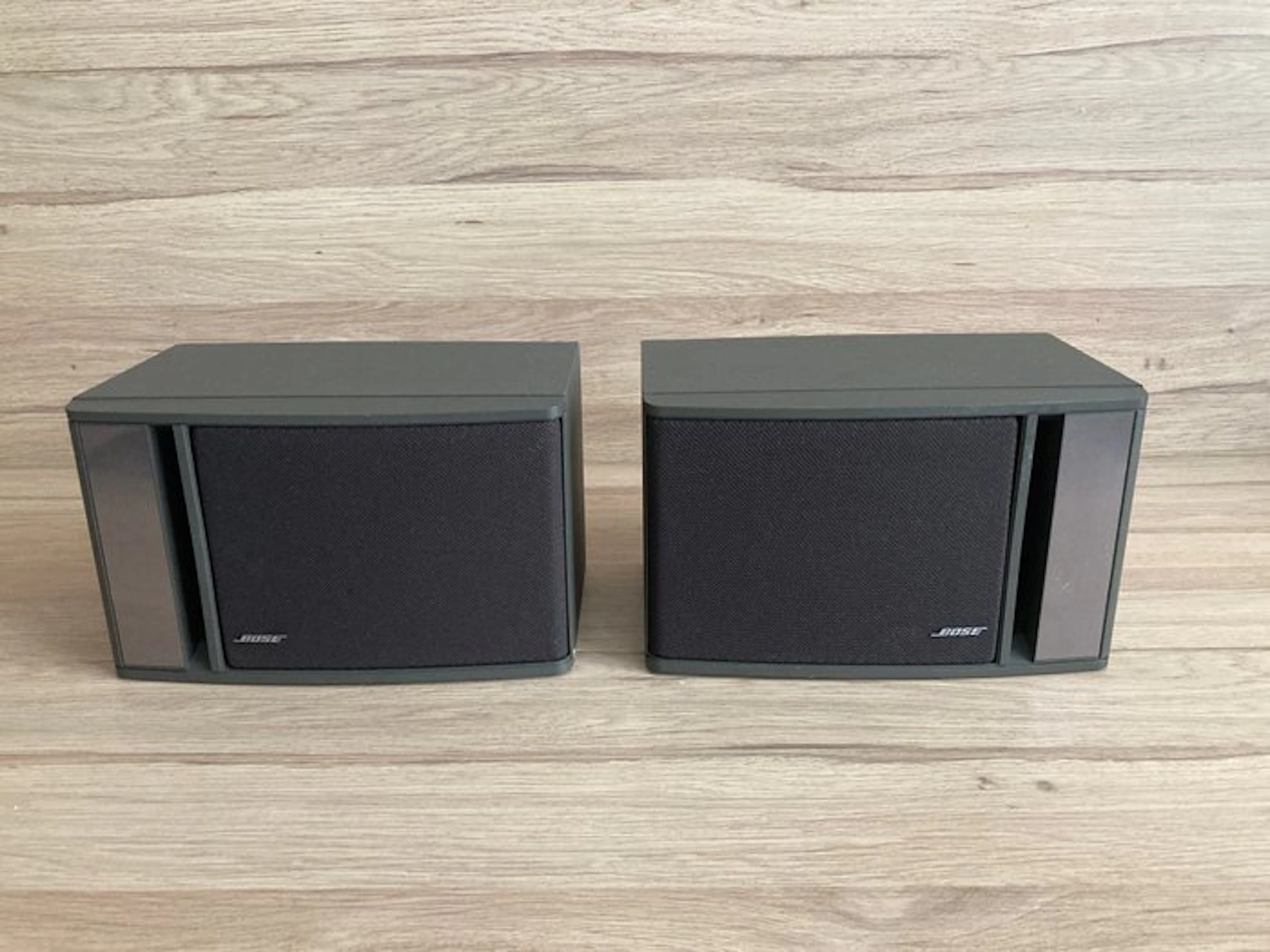 Bose - Model 141™ / Compact Full-Range Stereo Bookshelf Speaker set