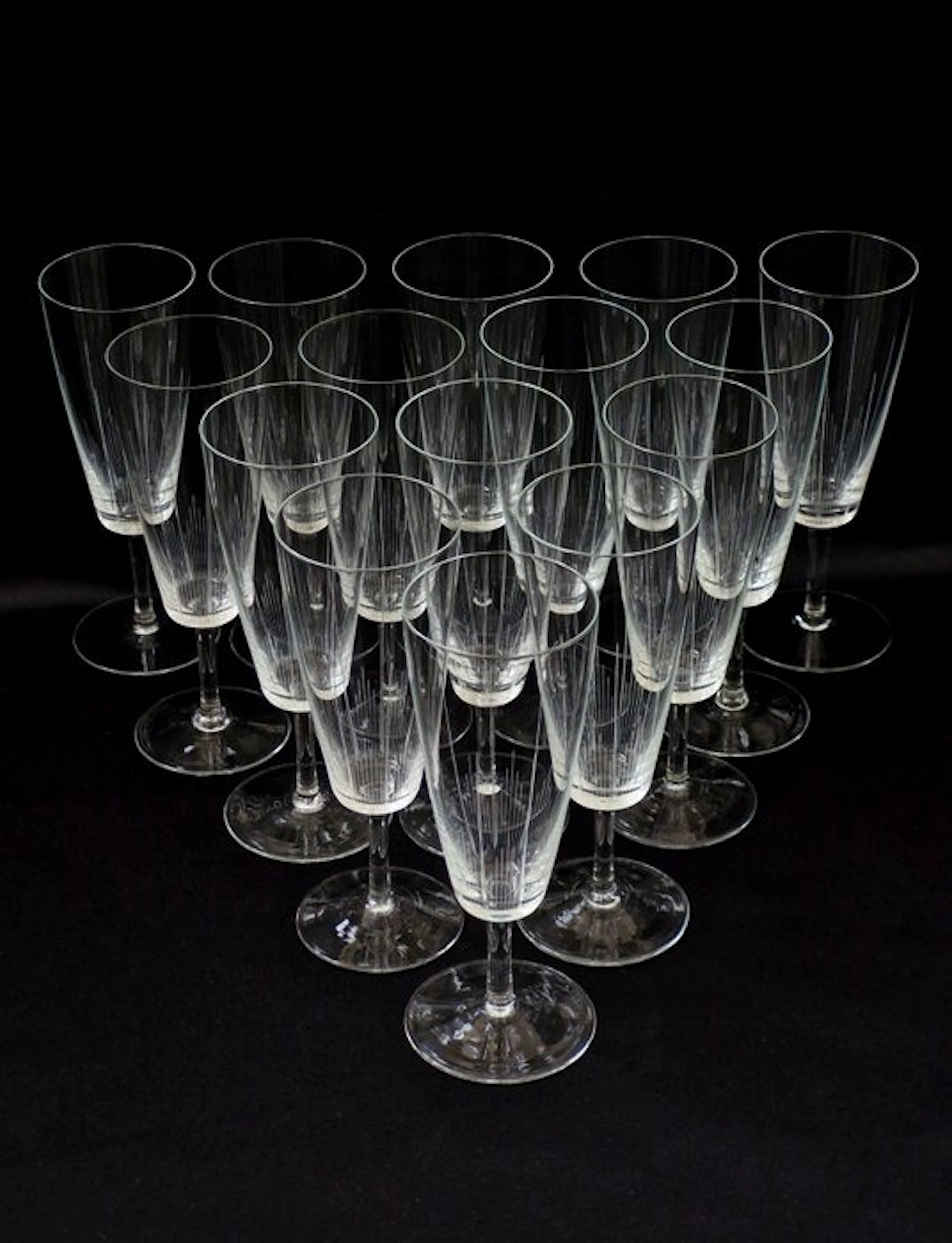 Drinking set (15) - With a finely etched vertical pattern