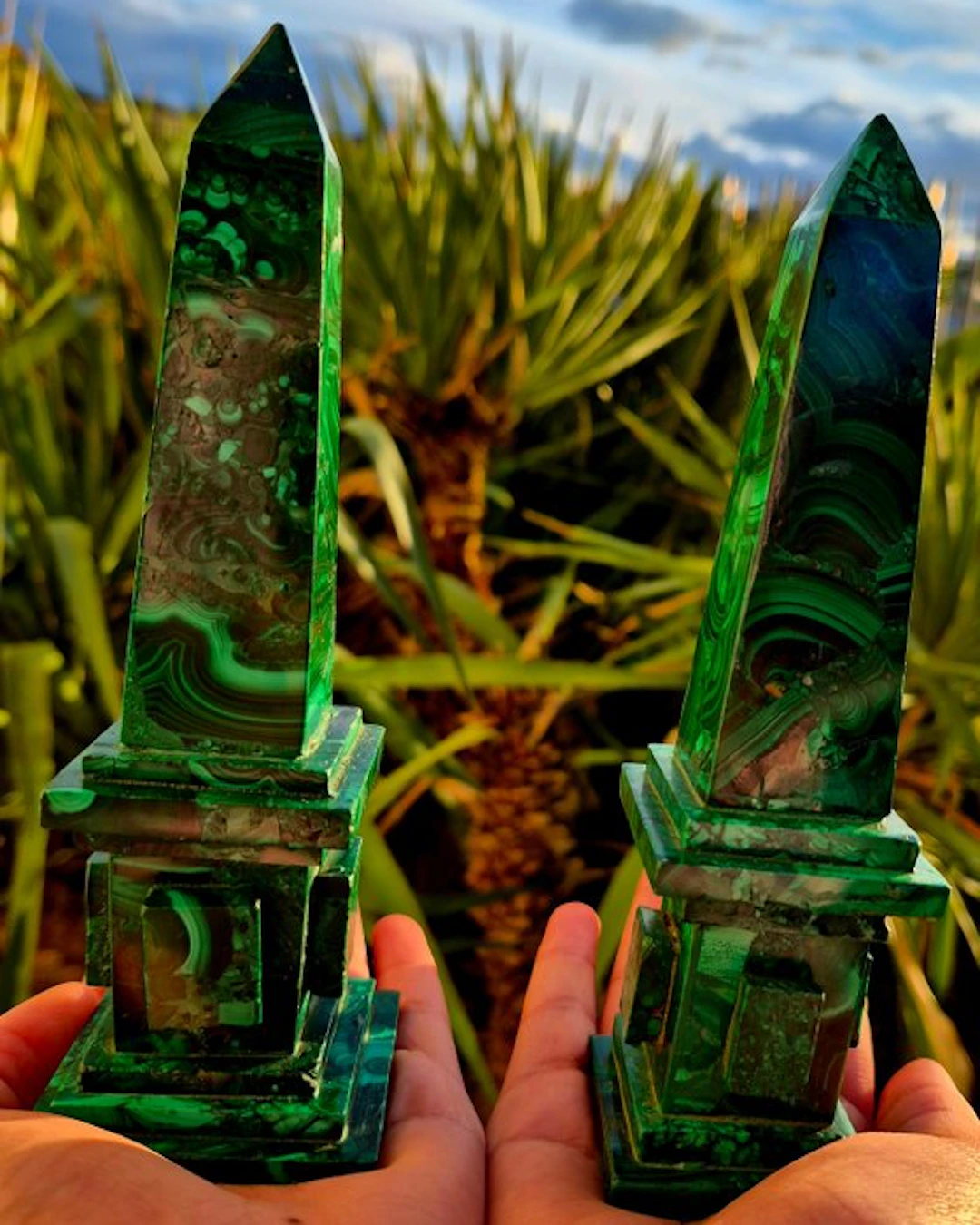 Malachite Obelisk - Height: 70 mm - Width: 50 mm- 717 g - (2)
